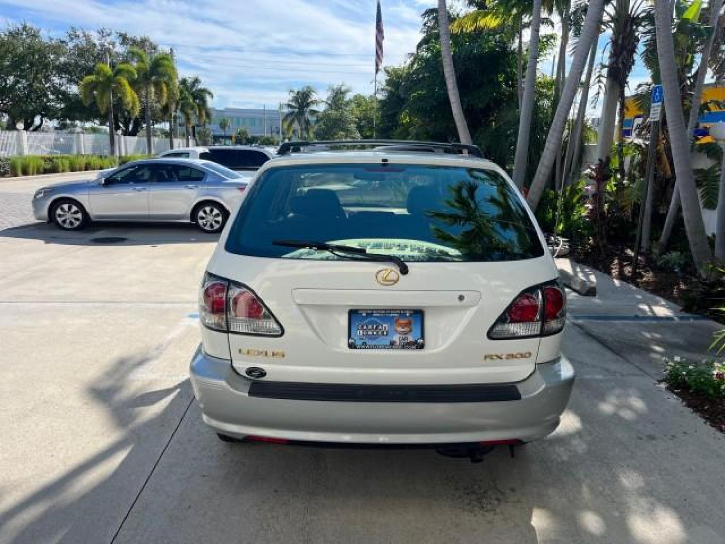 2002 White Gold Crystal /Ivory Lexus RX 300 1 FL LOW MILES 60,785 (JTJHF10U620) with an 3.0L Aluminum 24-Valve V6 Engine engine, Automatic transmission, located at 4701 North Dixie Hwy, Pompano Beach, FL, 33064, (954) 422-2889, 26.240938, -80.123474 - OUR WEBPAGE FLORIDACARS1.COM HAS OVER 100 PHOTOS AND FREE CARFAX LINK 2002 LEXUS RX 300 ROAD READY 3.OL V6 VIN: JTJHF10U620245623 NO RECALLS SUNROOF 4 DOOR WAGON/SPORT UTILITY ALL WHEEL DRIVE 3.0L V6 F 24V POWER LEATHER SEATS GASOLINE 1 OWNER FLORIDA ALL WHEEL DRIVE NEW $44,382 LOW MILES 60,785 AWD - Photo#6