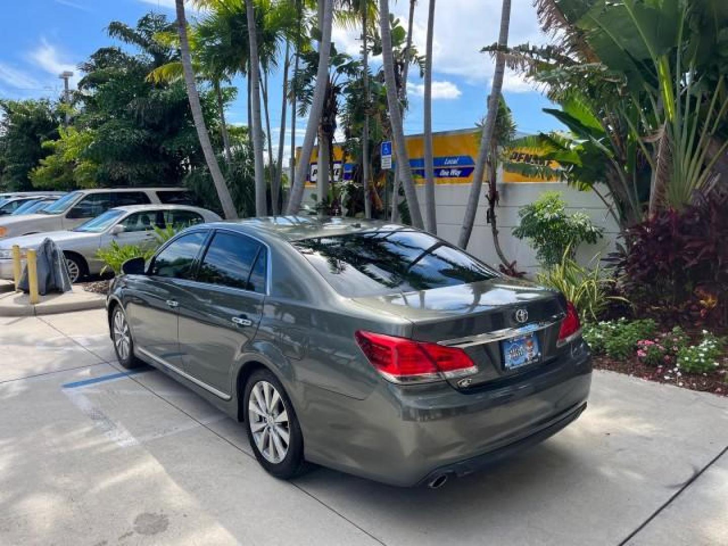 2011 Cypress Pearl /Ivory Toyota Avalon 1 FL Limited LOW MILES 22,958 (4T1BK3DB1BU) with an 3.5L DOHC EFI 24-Valve V6 Engine engine, Automatic transmission, located at 4701 North Dixie Hwy, Pompano Beach, FL, 33064, (954) 422-2889, 26.240938, -80.123474 - OUR WEBPAGE FLORIDACARS1.COM HAS OVER 100 PHOTOS AND FREE CARFAX LINK 2011 TOYOTA AVALON LIMITED ROAD READY 3.5L V6 LIMITED VIN: 4T1BK3DB1BU409132 LIMITED 1 OWNER FLORIDA 29 MPG SEDAN 4 DR DUAL AC POWER LEATHER SEATS 3.5L V6 F DOHC 24V PUSH BUTTON START NAVIGATION BACK UP CAMERA GASOLINE BLUETOOTH L - Photo#5