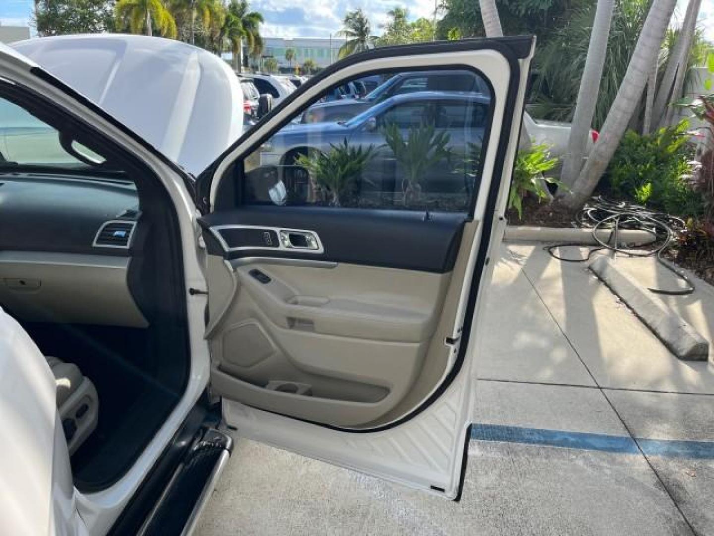 2011 White Suede /Medium Light Stone Ford Explorer 1 FL XLT LOW MILES 72,279 (1FMHK7D88BG) with an 3.5L Ti-VCT V6 Engine engine, Automatic transmission, located at 4701 North Dixie Hwy, Pompano Beach, FL, 33064, (954) 422-2889, 26.240938, -80.123474 - OUR WEBPAGE FLORIDACARS1.COM HAS OVER 100 PHOTOS AND FREE CARFAX LINK 2011 FORD EXPLORER XLT ROAD READY 3.5L V6 XLT VIN: 1FMHK7D88BGA71698 NO ACCIDENTS BLUETOOTH 4 DOOR WAGON/SPORT UTILITY 1 OWNER FLORIDA 3.5L V6 F DOHC 24V LOW MILES 72,279 LEATHER GASOLINE POWER LIFTGATE 3 ROW SEATS NAVIGATION FRON - Photo#11