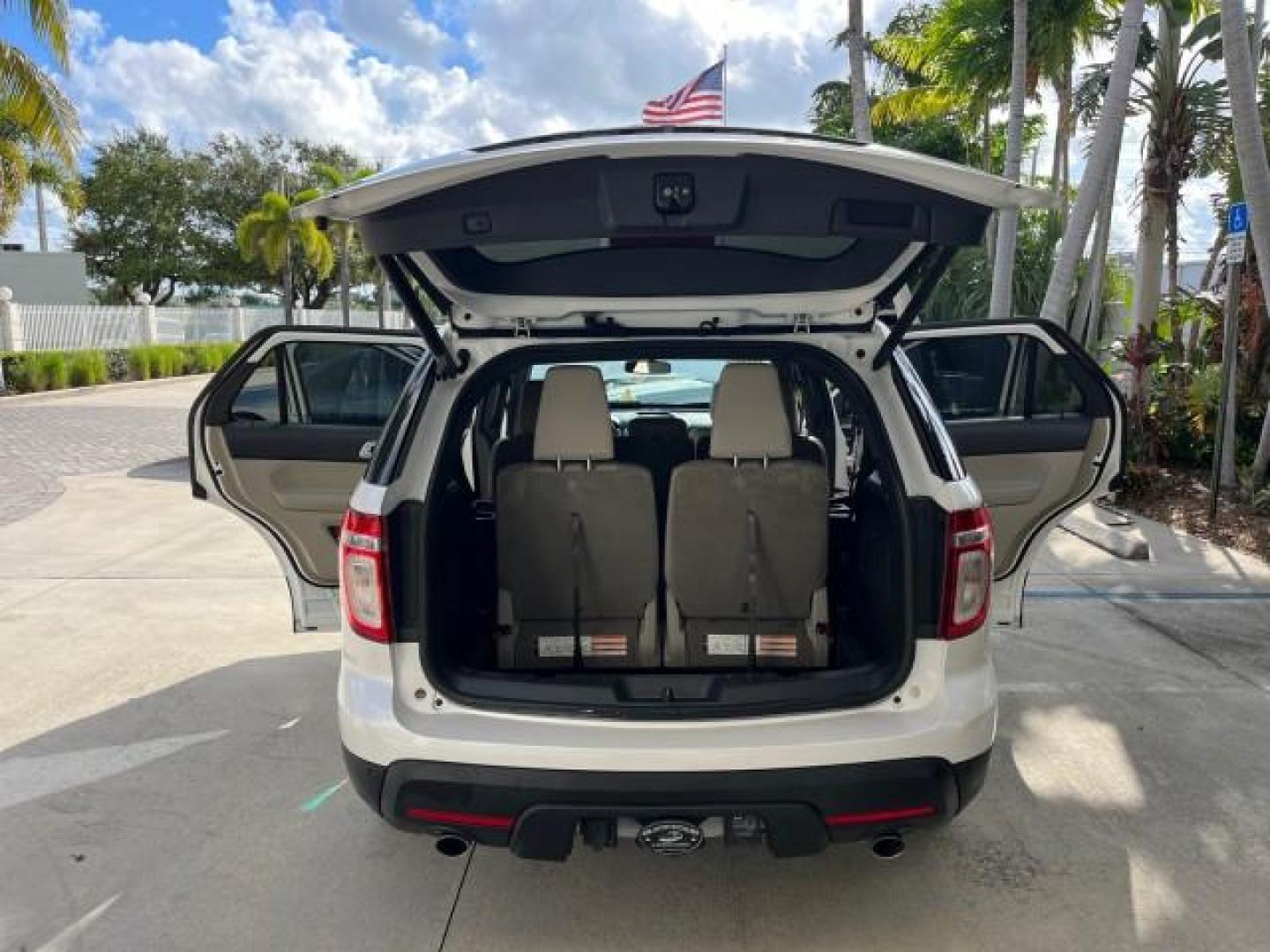 2011 White Suede /Medium Light Stone Ford Explorer 1 FL XLT LOW MILES 72,279 (1FMHK7D88BG) with an 3.5L Ti-VCT V6 Engine engine, Automatic transmission, located at 4701 North Dixie Hwy, Pompano Beach, FL, 33064, (954) 422-2889, 26.240938, -80.123474 - OUR WEBPAGE FLORIDACARS1.COM HAS OVER 100 PHOTOS AND FREE CARFAX LINK 2011 FORD EXPLORER XLT ROAD READY 3.5L V6 XLT VIN: 1FMHK7D88BGA71698 NO ACCIDENTS BLUETOOTH 4 DOOR WAGON/SPORT UTILITY 1 OWNER FLORIDA 3.5L V6 F DOHC 24V LOW MILES 72,279 LEATHER GASOLINE POWER LIFTGATE 3 ROW SEATS NAVIGATION FRON - Photo#15