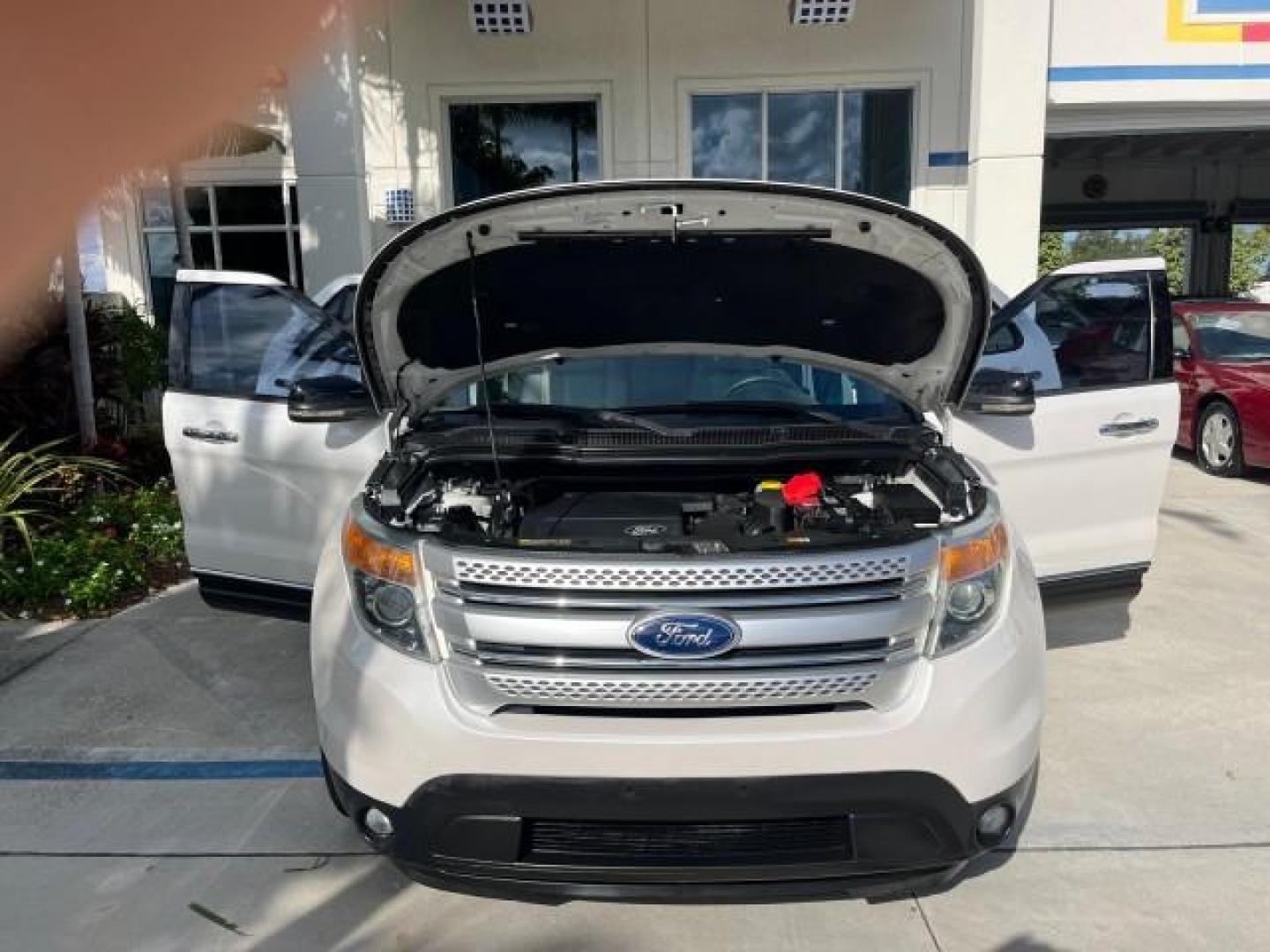 2011 White Suede /Medium Light Stone Ford Explorer 1 FL XLT LOW MILES 72,279 (1FMHK7D88BG) with an 3.5L Ti-VCT V6 Engine engine, Automatic transmission, located at 4701 North Dixie Hwy, Pompano Beach, FL, 33064, (954) 422-2889, 26.240938, -80.123474 - OUR WEBPAGE FLORIDACARS1.COM HAS OVER 100 PHOTOS AND FREE CARFAX LINK 2011 FORD EXPLORER XLT ROAD READY 3.5L V6 XLT VIN: 1FMHK7D88BGA71698 NO ACCIDENTS BLUETOOTH 4 DOOR WAGON/SPORT UTILITY 1 OWNER FLORIDA 3.5L V6 F DOHC 24V LOW MILES 72,279 LEATHER GASOLINE POWER LIFTGATE 3 ROW SEATS NAVIGATION FRON - Photo#16