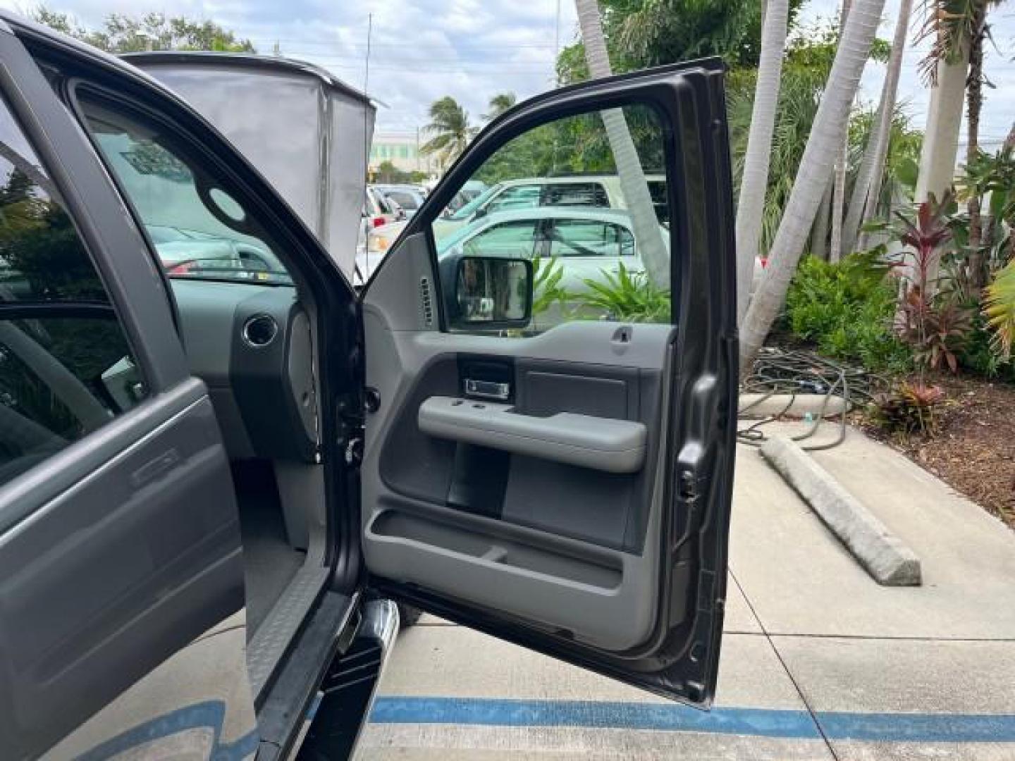 2007 Dark Shadow Grey Metallic /Flint Ford F-150 1 OWNER 4X4 XLT LOW MILES 84,040 (1FTPW14V07F) with an 5.4L 24-Valve EFI FFV V8 Engine engine, Automatic transmission, located at 4701 North Dixie Hwy, Pompano Beach, FL, 33064, (954) 422-2889, 26.240938, -80.123474 - OUR WEBPAGE FLORIDACARS1.COM HAS OVER 100 PHOTOS AND FREE CARFAX LINK 2007 FORD F-150 XLT ROAD READY WORK READY VIN: 1FTPW14V07FA25593 NO ACCIDENTS NO RECALLS CREW PICKUP 1 OWNER 5.4L V8 5.4L V8 F SOHC PARK SENSORS 4WD ON DEMAND 5.6 FT BED FLEX FUEL BACK UP CAMERA LOW MILES 84,040 XLT REAR WHEEL DRI - Photo#11