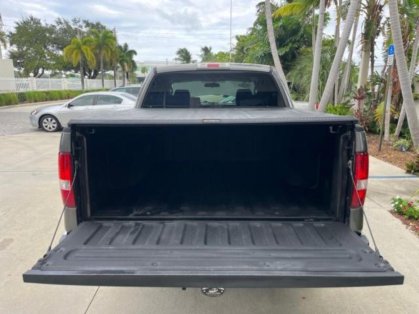 2007 Dark Shadow Grey Metallic /Flint Ford F-150 1 OWNER 4X4 XLT LOW MILES 84,040 (1FTPW14V07F) with an 5.4L 24-Valve EFI FFV V8 Engine engine, Automatic transmission, located at 4701 North Dixie Hwy, Pompano Beach, FL, 33064, (954) 422-2889, 26.240938, -80.123474 - OUR WEBPAGE FLORIDACARS1.COM HAS OVER 100 PHOTOS AND FREE CARFAX LINK 2007 FORD F-150 XLT ROAD READY WORK READY VIN: 1FTPW14V07FA25593 NO ACCIDENTS NO RECALLS CREW PICKUP 1 OWNER 5.4L V8 5.4L V8 F SOHC PARK SENSORS 4WD ON DEMAND 5.6 FT BED FLEX FUEL BACK UP CAMERA LOW MILES 84,040 XLT REAR WHEEL DRI - Photo#70