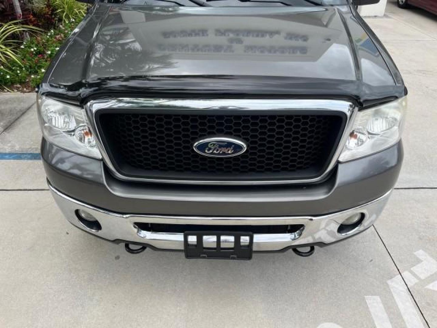 2007 Dark Shadow Grey Metallic /Flint Ford F-150 1 OWNER 4X4 XLT LOW MILES 84,040 (1FTPW14V07F) with an 5.4L 24-Valve EFI FFV V8 Engine engine, Automatic transmission, located at 4701 North Dixie Hwy, Pompano Beach, FL, 33064, (954) 422-2889, 26.240938, -80.123474 - OUR WEBPAGE FLORIDACARS1.COM HAS OVER 100 PHOTOS AND FREE CARFAX LINK 2007 FORD F-150 XLT ROAD READY WORK READY VIN: 1FTPW14V07FA25593 NO ACCIDENTS NO RECALLS CREW PICKUP 1 OWNER 5.4L V8 5.4L V8 F SOHC PARK SENSORS 4WD ON DEMAND 5.6 FT BED FLEX FUEL BACK UP CAMERA LOW MILES 84,040 XLT REAR WHEEL DRI - Photo#81