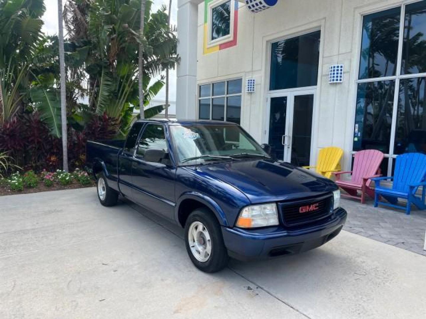 2001 Space Blue Metallic /Gray GMC Sonoma 1 FL SLS LOW MILES 56,514 (1GTCS19W918) with an 4.3L Vortec 1000 SFI V6 Engine engine, Automatic transmission, located at 4701 North Dixie Hwy, Pompano Beach, FL, 33064, (954) 422-2889, 26.240938, -80.123474 - OUR WEBPAGE FLORIDACARS1.COM HAS OVER 100 PHOTOS AND FREE CARFAX LINK 2001 GMC SONOMA SL ROAD READY WORK READY VIN: 1GTCS19W918196334 NO RECALLS 6,1 FT BED CLUB CAB PICKUP 1 OWNER FLORIDA 4.3L V6 4.3L V6 F AUTO AC LOW MILES 56,514 GASOLINE REAR WHEEL DRIVE 6.1' Bed Length Anti-Theft System Approach - Photo#1