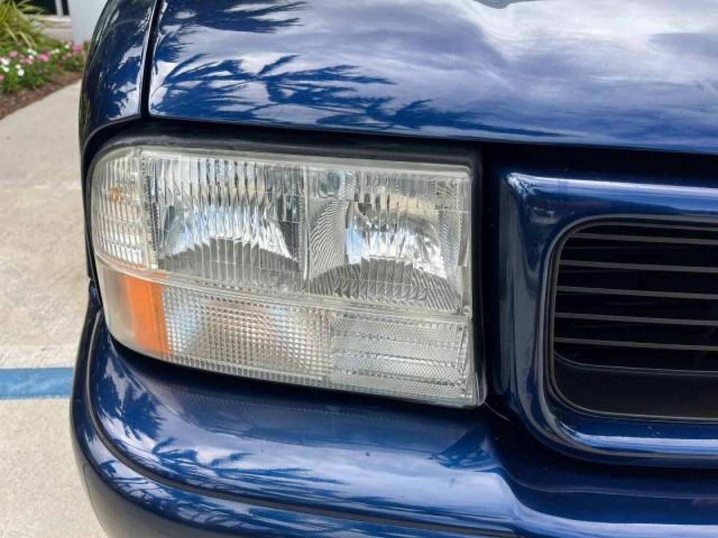 2001 Space Blue Metallic /Gray GMC Sonoma 1 FL SLS LOW MILES 56,514 (1GTCS19W918) with an 4.3L Vortec 1000 SFI V6 Engine engine, Automatic transmission, located at 4701 North Dixie Hwy, Pompano Beach, FL, 33064, (954) 422-2889, 26.240938, -80.123474 - OUR WEBPAGE FLORIDACARS1.COM HAS OVER 100 PHOTOS AND FREE CARFAX LINK 2001 GMC SONOMA SL ROAD READY WORK READY VIN: 1GTCS19W918196334 NO RECALLS 6,1 FT BED CLUB CAB PICKUP 1 OWNER FLORIDA 4.3L V6 4.3L V6 F AUTO AC LOW MILES 56,514 GASOLINE REAR WHEEL DRIVE 6.1' Bed Length Anti-Theft System Approach - Photo#56