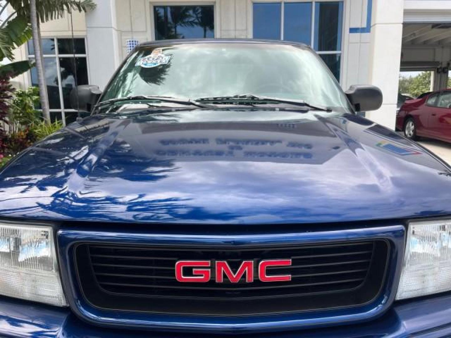 2001 Space Blue Metallic /Gray GMC Sonoma 1 FL SLS LOW MILES 56,514 (1GTCS19W918) with an 4.3L Vortec 1000 SFI V6 Engine engine, Automatic transmission, located at 4701 North Dixie Hwy, Pompano Beach, FL, 33064, (954) 422-2889, 26.240938, -80.123474 - OUR WEBPAGE FLORIDACARS1.COM HAS OVER 100 PHOTOS AND FREE CARFAX LINK 2001 GMC SONOMA SL ROAD READY WORK READY VIN: 1GTCS19W918196334 NO RECALLS 6,1 FT BED CLUB CAB PICKUP 1 OWNER FLORIDA 4.3L V6 4.3L V6 F AUTO AC LOW MILES 56,514 GASOLINE REAR WHEEL DRIVE 6.1' Bed Length Anti-Theft System Approach - Photo#57