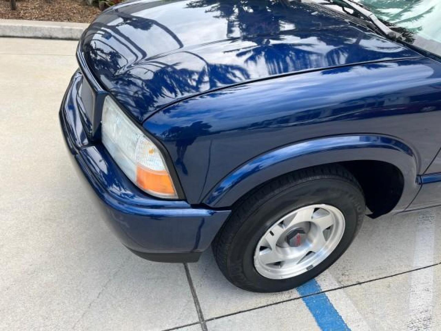 2001 Space Blue Metallic /Gray GMC Sonoma 1 FL SLS LOW MILES 56,514 (1GTCS19W918) with an 4.3L Vortec 1000 SFI V6 Engine engine, Automatic transmission, located at 4701 North Dixie Hwy, Pompano Beach, FL, 33064, (954) 422-2889, 26.240938, -80.123474 - OUR WEBPAGE FLORIDACARS1.COM HAS OVER 100 PHOTOS AND FREE CARFAX LINK 2001 GMC SONOMA SL ROAD READY WORK READY VIN: 1GTCS19W918196334 NO RECALLS 6,1 FT BED CLUB CAB PICKUP 1 OWNER FLORIDA 4.3L V6 4.3L V6 F AUTO AC LOW MILES 56,514 GASOLINE REAR WHEEL DRIVE 6.1' Bed Length Anti-Theft System Approach - Photo#62