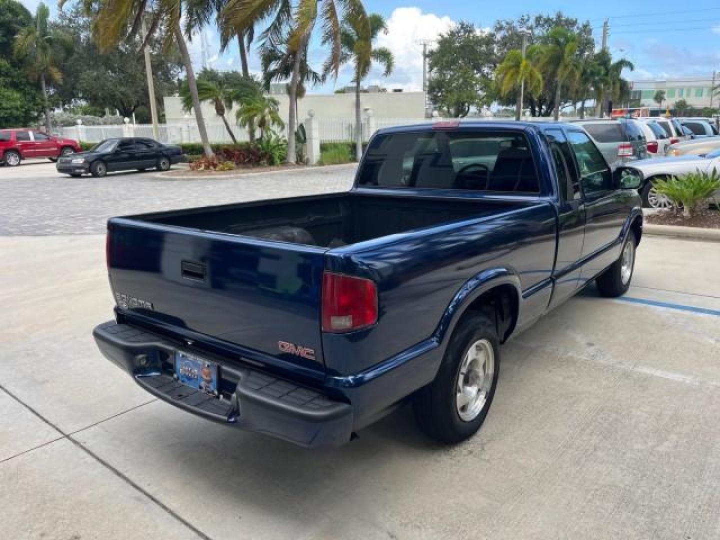 2001 Space Blue Metallic /Gray GMC Sonoma 1 FL SLS LOW MILES 56,514 (1GTCS19W918) with an 4.3L Vortec 1000 SFI V6 Engine engine, Automatic transmission, located at 4701 North Dixie Hwy, Pompano Beach, FL, 33064, (954) 422-2889, 26.240938, -80.123474 - OUR WEBPAGE FLORIDACARS1.COM HAS OVER 100 PHOTOS AND FREE CARFAX LINK 2001 GMC SONOMA SL ROAD READY WORK READY VIN: 1GTCS19W918196334 NO RECALLS 6,1 FT BED CLUB CAB PICKUP 1 OWNER FLORIDA 4.3L V6 4.3L V6 F AUTO AC LOW MILES 56,514 GASOLINE REAR WHEEL DRIVE 6.1' Bed Length Anti-Theft System Approach - Photo#72