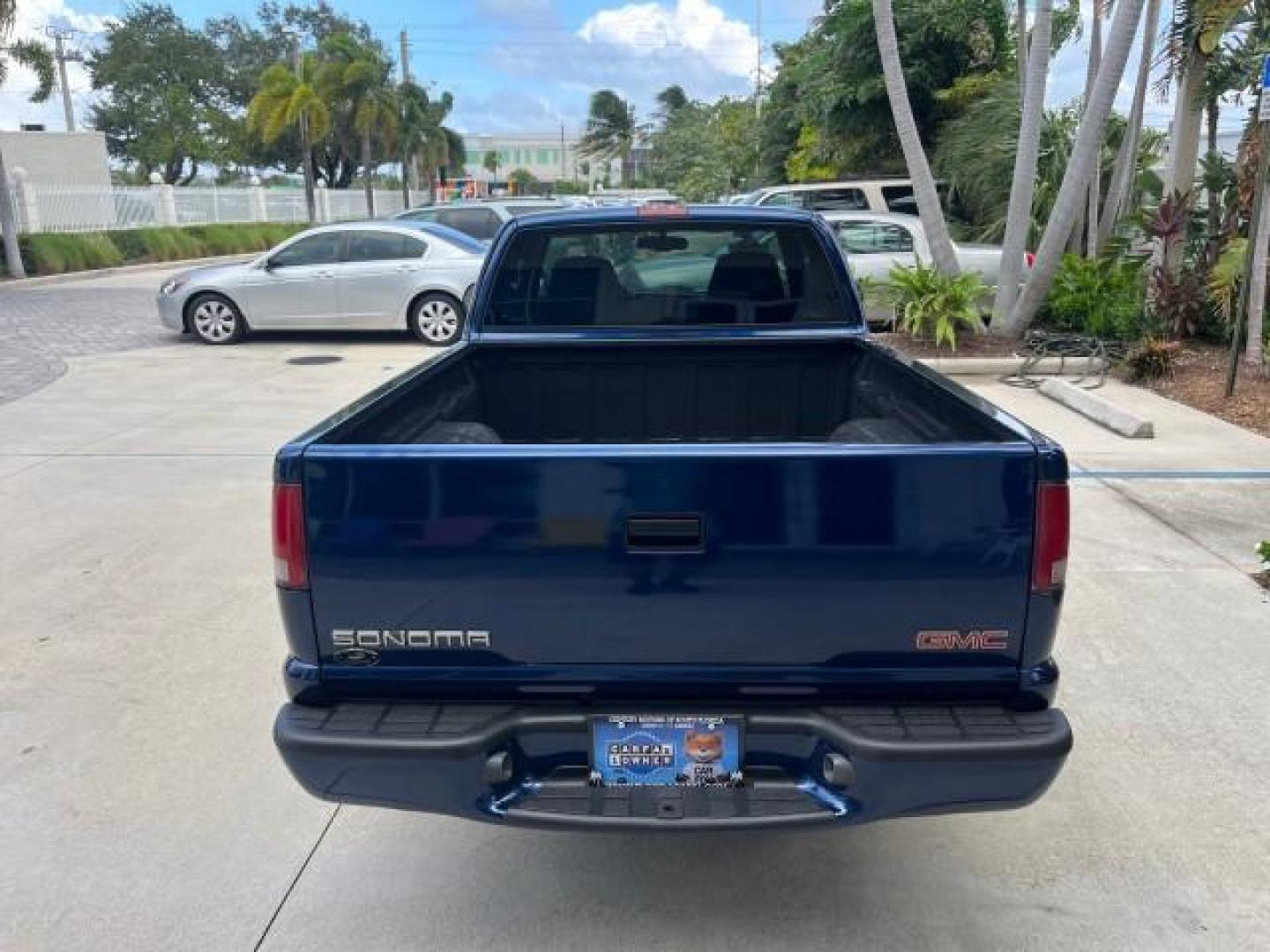 2001 Space Blue Metallic /Gray GMC Sonoma 1 FL SLS LOW MILES 56,514 (1GTCS19W918) with an 4.3L Vortec 1000 SFI V6 Engine engine, Automatic transmission, located at 4701 North Dixie Hwy, Pompano Beach, FL, 33064, (954) 422-2889, 26.240938, -80.123474 - OUR WEBPAGE FLORIDACARS1.COM HAS OVER 100 PHOTOS AND FREE CARFAX LINK 2001 GMC SONOMA SL ROAD READY WORK READY VIN: 1GTCS19W918196334 NO RECALLS 6,1 FT BED CLUB CAB PICKUP 1 OWNER FLORIDA 4.3L V6 4.3L V6 F AUTO AC LOW MILES 56,514 GASOLINE REAR WHEEL DRIVE 6.1' Bed Length Anti-Theft System Approach - Photo#78