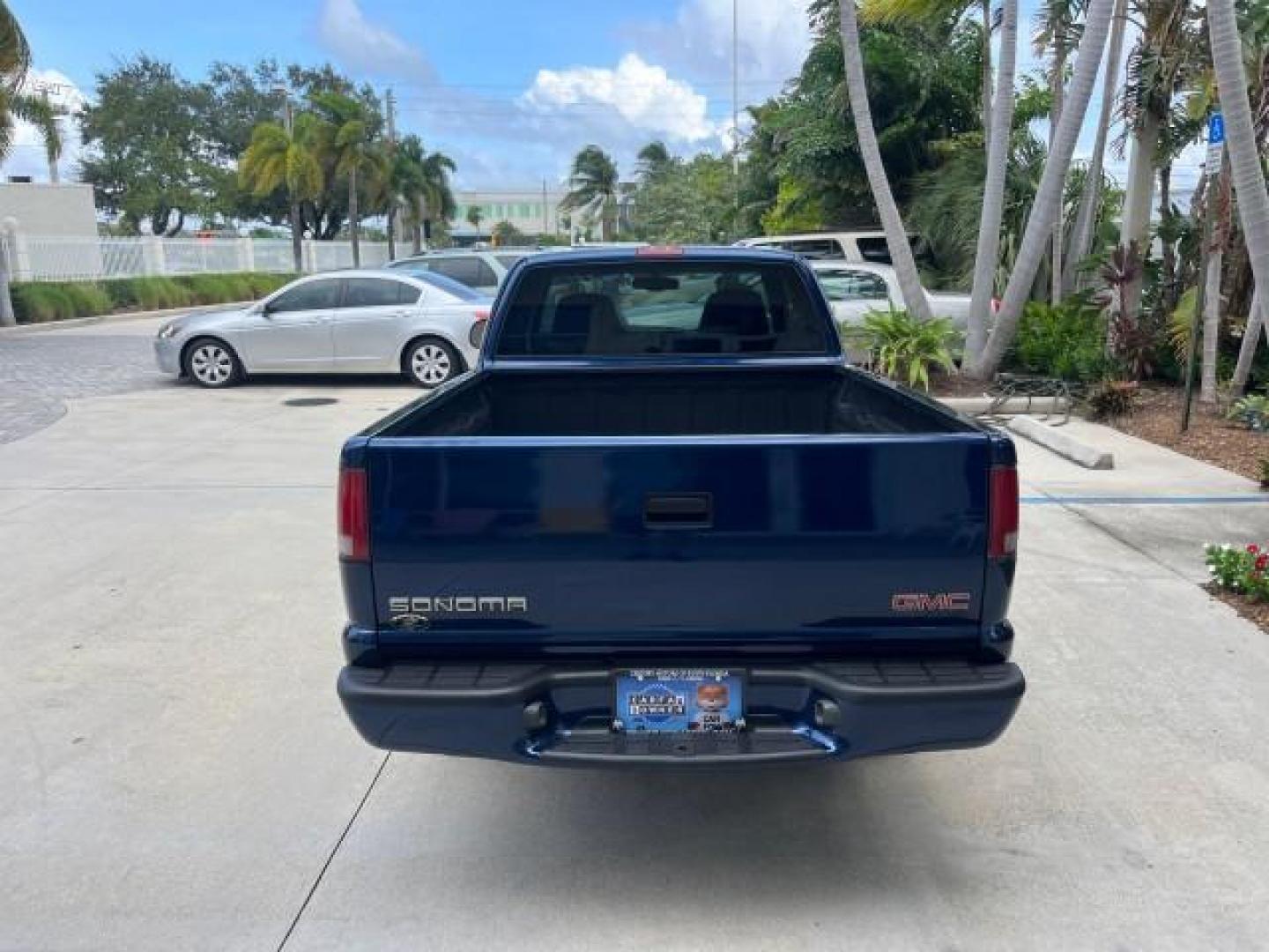 2001 Space Blue Metallic /Gray GMC Sonoma 1 FL SLS LOW MILES 56,514 (1GTCS19W918) with an 4.3L Vortec 1000 SFI V6 Engine engine, Automatic transmission, located at 4701 North Dixie Hwy, Pompano Beach, FL, 33064, (954) 422-2889, 26.240938, -80.123474 - OUR WEBPAGE FLORIDACARS1.COM HAS OVER 100 PHOTOS AND FREE CARFAX LINK 2001 GMC SONOMA SL ROAD READY WORK READY VIN: 1GTCS19W918196334 NO RECALLS 6,1 FT BED CLUB CAB PICKUP 1 OWNER FLORIDA 4.3L V6 4.3L V6 F AUTO AC LOW MILES 56,514 GASOLINE REAR WHEEL DRIVE 6.1' Bed Length Anti-Theft System Approach - Photo#85