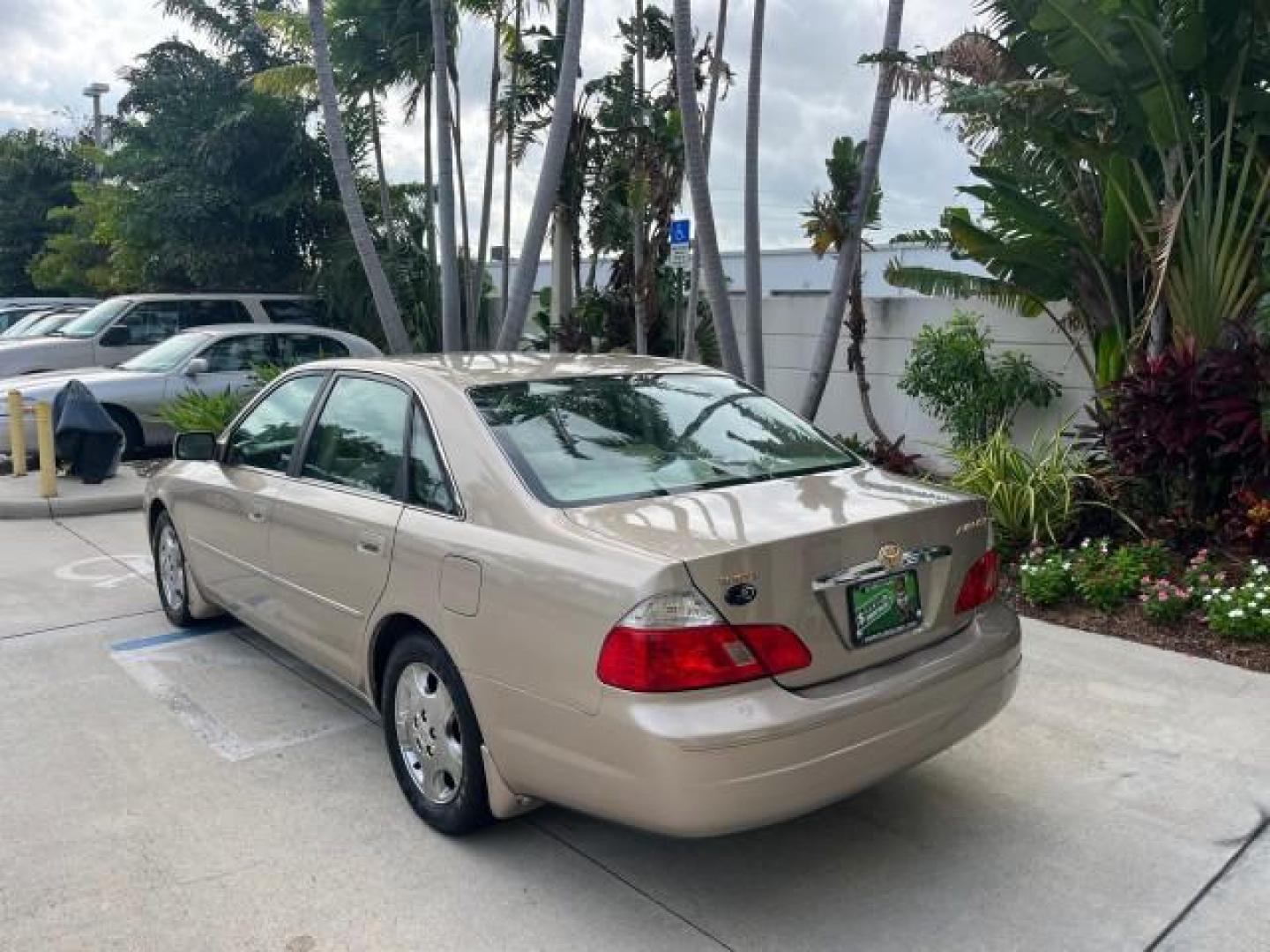 2003 Desert Sand Mica /Ivory Toyota Avalon XLS LOW MILES 72,511 (4T1BF28B73U) with an 3.0L DOHC MPFI 24-Valve V6 Engine engine, Automatic transmission, located at 4701 North Dixie Hwy, Pompano Beach, FL, 33064, (954) 422-2889, 26.240938, -80.123474 - OUR WEBPAGE FLORIDACARS1.COM HAS OVER 100 PHOTOS AND FREE CARFAX LINK 2003 TOYOTA AVALON XLS ROAD READY 3.0L V6 VIN: 4T1BF28B73U304119 NO RECALLS 29 MPG SEDAN 4 DR FLORIDA OWNER 3.0L V6 F DOHC 24V LOW MILES 72,511 GASOLINE POWER LEATHER SEATS FRONT WHEEL DRIVE 18 SERVICE RECORDS POWER SUNROOF XLE Al - Photo#5