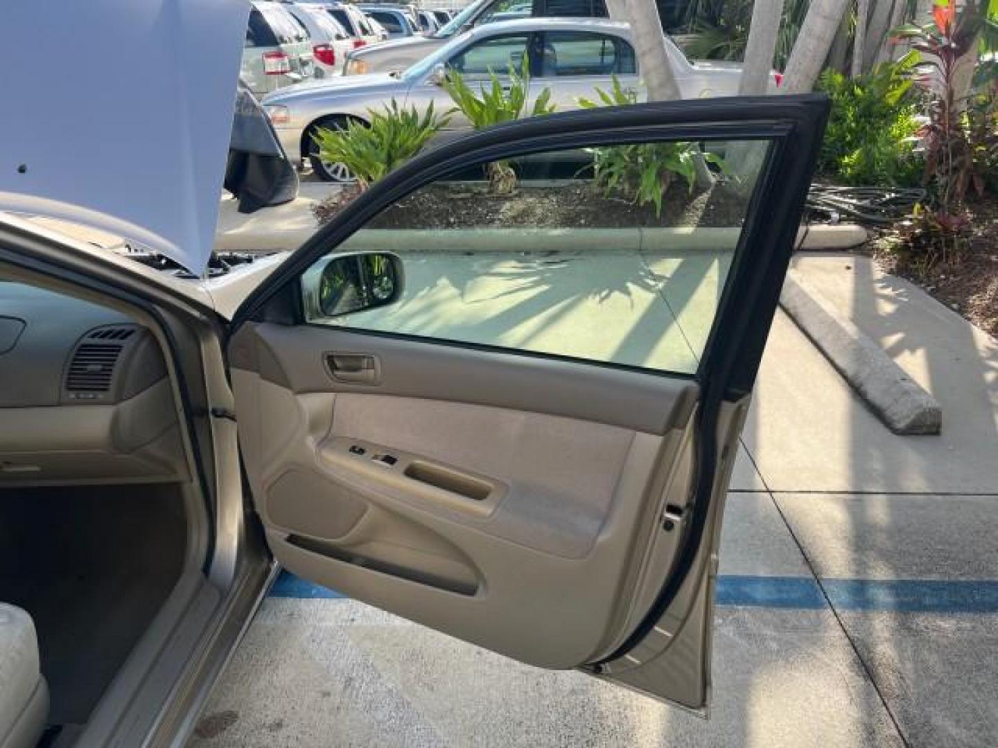 2004 Desert Sand Mica /Stone Toyota Camry 1 FL LE LOW MILES 60,167 (4T1BE32K64U) with an 2.4L DOHC MPFI Vvti 16-Valve 4-Cyl Engine engine, Automatic transmission, located at 4701 North Dixie Hwy, Pompano Beach, FL, 33064, (954) 422-2889, 26.240938, -80.123474 - OUR WEBPAGE FLORIDACARS1.COM HAS OVER 100 PHOTOS AND FREE CARFAX LINK 2004 TOYOTA CAMRY LE ROAD READY 2.4L I4 VIN: 4T1BE32K64U816523 NO ACCIDENTS SEDAN 4 DR NO RECALLS 32 MPG 2.4L I4 F DOHC 16V 1 OWNER FLORIDA GASOLINE LOW MILES 60,167 FRONT WHEEL DRIVE POWER SEATS/MIRRORS Approach Lights Cruise Con - Photo#11