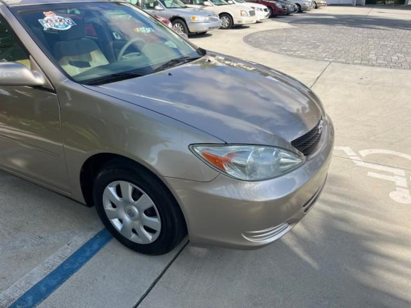 2004 Desert Sand Mica /Stone Toyota Camry 1 FL LE LOW MILES 60,167 (4T1BE32K64U) with an 2.4L DOHC MPFI Vvti 16-Valve 4-Cyl Engine engine, Automatic transmission, located at 4701 North Dixie Hwy, Pompano Beach, FL, 33064, (954) 422-2889, 26.240938, -80.123474 - OUR WEBPAGE FLORIDACARS1.COM HAS OVER 100 PHOTOS AND FREE CARFAX LINK 2004 TOYOTA CAMRY LE ROAD READY 2.4L I4 VIN: 4T1BE32K64U816523 NO ACCIDENTS SEDAN 4 DR NO RECALLS 32 MPG 2.4L I4 F DOHC 16V 1 OWNER FLORIDA GASOLINE LOW MILES 60,167 FRONT WHEEL DRIVE POWER SEATS/MIRRORS Approach Lights Cruise Con - Photo#78