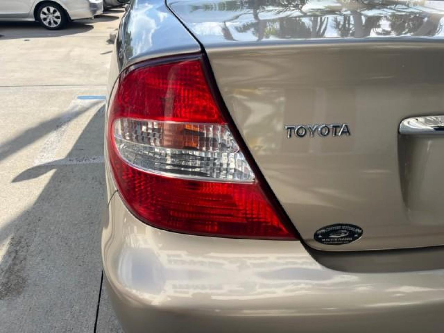 2004 Desert Sand Mica /Stone Toyota Camry 1 FL LE LOW MILES 60,167 (4T1BE32K64U) with an 2.4L DOHC MPFI Vvti 16-Valve 4-Cyl Engine engine, Automatic transmission, located at 4701 North Dixie Hwy, Pompano Beach, FL, 33064, (954) 422-2889, 26.240938, -80.123474 - OUR WEBPAGE FLORIDACARS1.COM HAS OVER 100 PHOTOS AND FREE CARFAX LINK 2004 TOYOTA CAMRY LE ROAD READY 2.4L I4 VIN: 4T1BE32K64U816523 NO ACCIDENTS SEDAN 4 DR NO RECALLS 32 MPG 2.4L I4 F DOHC 16V 1 OWNER FLORIDA GASOLINE LOW MILES 60,167 FRONT WHEEL DRIVE POWER SEATS/MIRRORS Approach Lights Cruise Con - Photo#94