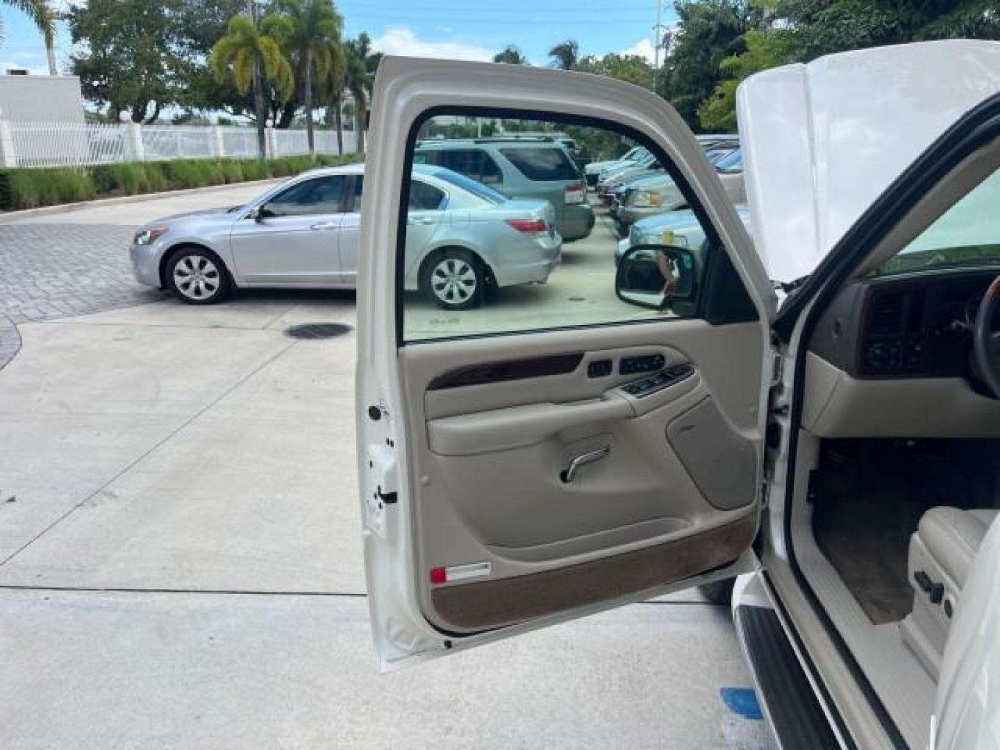 2004 White Diamond /Shale Cadillac Escalade 1 FL AWD LOW MILES 93,247 (1GYEK63N94R) with an 6.0L Vortec 6000 High-Output V8 SFI Engine engine, Automatic transmission, located at 4701 North Dixie Hwy, Pompano Beach, FL, 33064, (954) 422-2889, 26.240938, -80.123474 - OUR WEBPAGE FLORIDACARS1.COM HAS OVER 100 PHOTOS AND FREE CARFAX LINK $ 63,215 NEW 2004 CADILLAC ESCALADE ROAD READY 6.0L V8 VIN: 1GYEK63N94R229363 SUNROOF NO RECALLS AWD 4 DOOR WAGON/SPORT UTILITY DVD 1 OWNER FLORIDA 6.0L V8 F TOW PKG BACK UP CAMERA LOW MILES 93,247 GASOLINE DUAL AC AWD 3 ROW LEATH - Photo#9