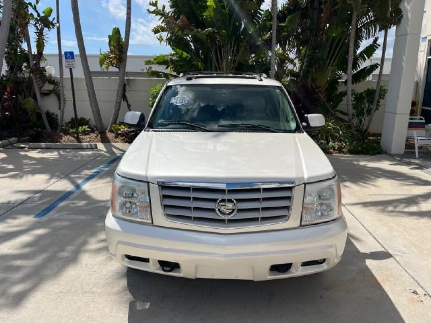 2004 White Diamond /Shale Cadillac Escalade 1 FL AWD LOW MILES 93,247 (1GYEK63N94R) with an 6.0L Vortec 6000 High-Output V8 SFI Engine engine, Automatic transmission, located at 4701 North Dixie Hwy, Pompano Beach, FL, 33064, (954) 422-2889, 26.240938, -80.123474 - OUR WEBPAGE FLORIDACARS1.COM HAS OVER 100 PHOTOS AND FREE CARFAX LINK $ 63,215 NEW 2004 CADILLAC ESCALADE ROAD READY 6.0L V8 VIN: 1GYEK63N94R229363 SUNROOF NO RECALLS AWD 4 DOOR WAGON/SPORT UTILITY DVD 1 OWNER FLORIDA 6.0L V8 F TOW PKG BACK UP CAMERA LOW MILES 93,247 GASOLINE DUAL AC AWD 3 ROW LEATH - Photo#2