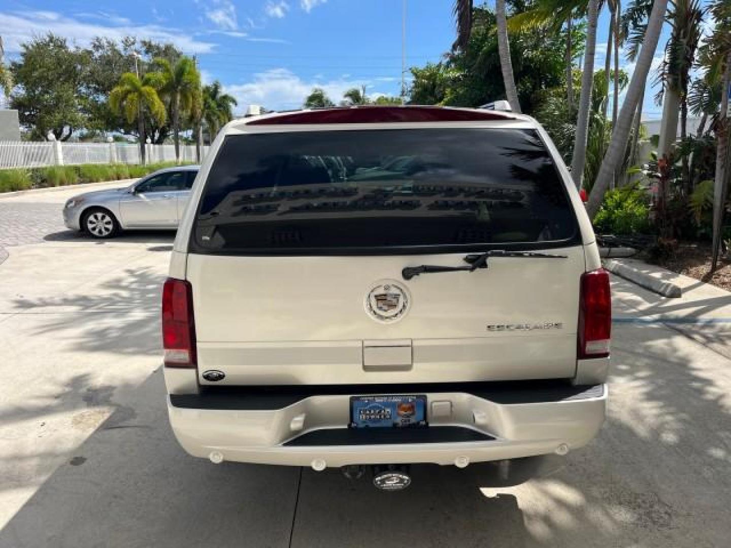 2004 White Diamond /Shale Cadillac Escalade 1 FL AWD LOW MILES 93,247 (1GYEK63N94R) with an 6.0L Vortec 6000 High-Output V8 SFI Engine engine, Automatic transmission, located at 4701 North Dixie Hwy, Pompano Beach, FL, 33064, (954) 422-2889, 26.240938, -80.123474 - OUR WEBPAGE FLORIDACARS1.COM HAS OVER 100 PHOTOS AND FREE CARFAX LINK $ 63,215 NEW 2004 CADILLAC ESCALADE ROAD READY 6.0L V8 VIN: 1GYEK63N94R229363 SUNROOF NO RECALLS AWD 4 DOOR WAGON/SPORT UTILITY DVD 1 OWNER FLORIDA 6.0L V8 F TOW PKG BACK UP CAMERA LOW MILES 93,247 GASOLINE DUAL AC AWD 3 ROW LEATH - Photo#6