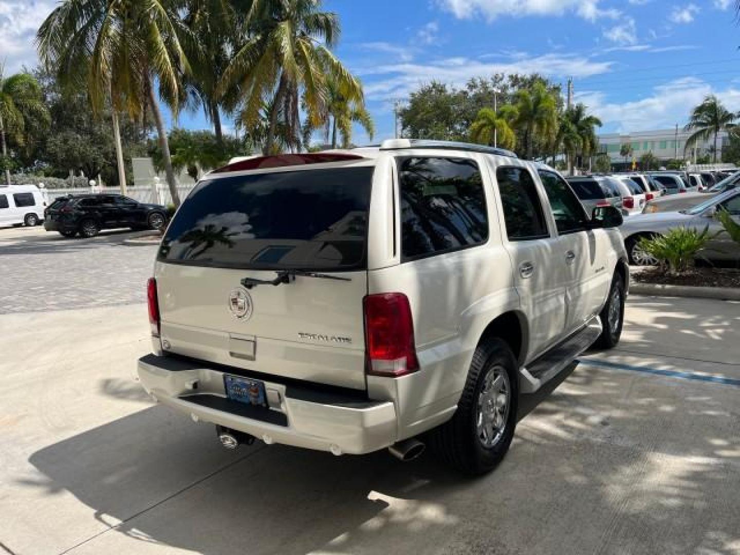 2004 White Diamond /Shale Cadillac Escalade 1 FL AWD LOW MILES 93,247 (1GYEK63N94R) with an 6.0L Vortec 6000 High-Output V8 SFI Engine engine, Automatic transmission, located at 4701 North Dixie Hwy, Pompano Beach, FL, 33064, (954) 422-2889, 26.240938, -80.123474 - OUR WEBPAGE FLORIDACARS1.COM HAS OVER 100 PHOTOS AND FREE CARFAX LINK $ 63,215 NEW 2004 CADILLAC ESCALADE ROAD READY 6.0L V8 VIN: 1GYEK63N94R229363 SUNROOF NO RECALLS AWD 4 DOOR WAGON/SPORT UTILITY DVD 1 OWNER FLORIDA 6.0L V8 F TOW PKG BACK UP CAMERA LOW MILES 93,247 GASOLINE DUAL AC AWD 3 ROW LEATH - Photo#7