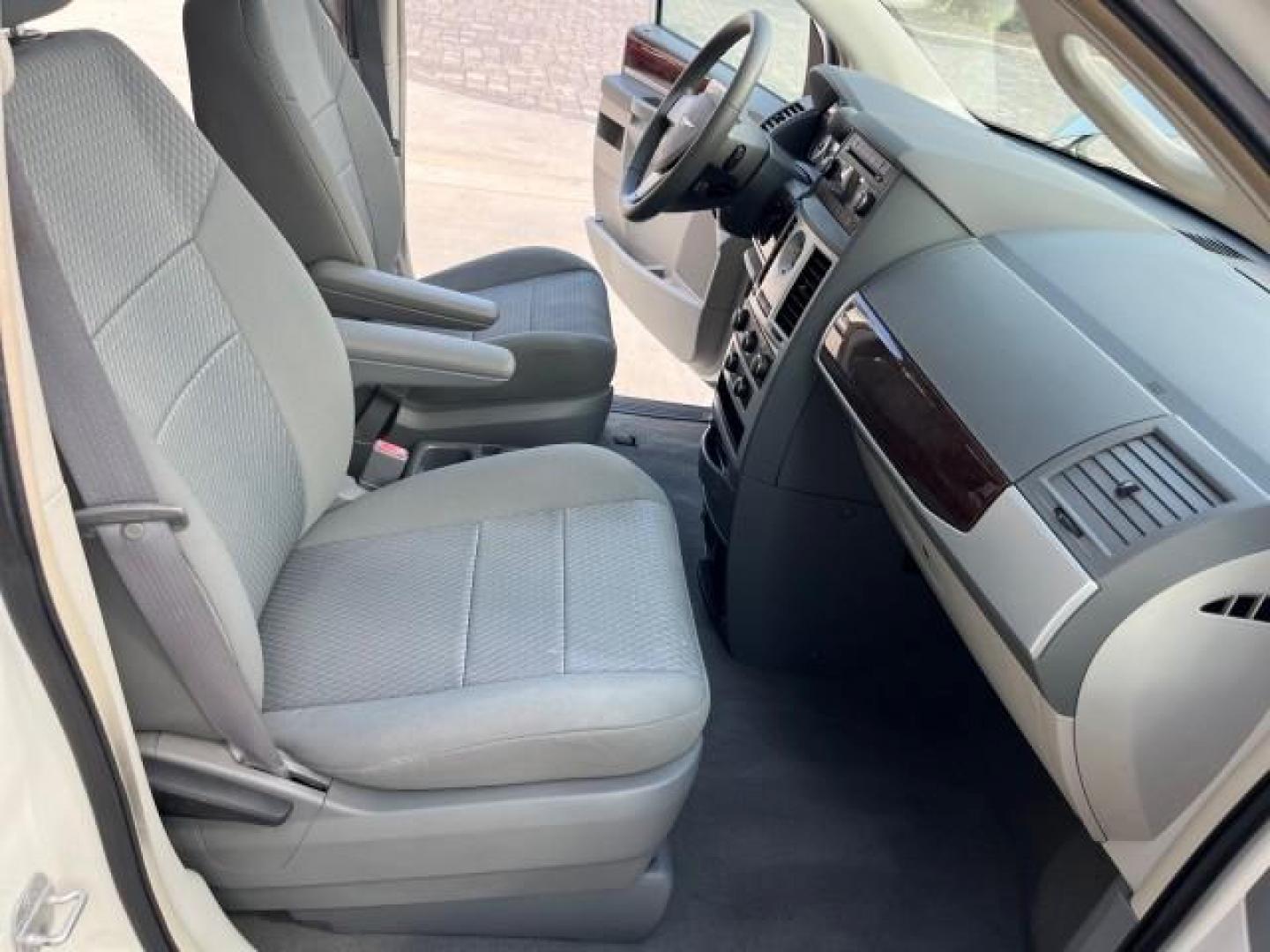 2009 Stone White /Md Slate Gray/Lt Shale Chrysler Town and Country 1 OWNER Touring LOW MILES 58,890 (2A8HR54189R) with an 3.8L OHV SMPI V6 Engine engine, Automatic transmission, located at 4701 North Dixie Hwy, Pompano Beach, FL, 33064, (954) 422-2889, 26.240938, -80.123474 - OUR WEBPAGE FLORIDACARS1.COM HAS OVER 100 PHOTOS AND FREE CARFAX LINK 2009 CHRYSLER TOWN AND COUNTRY TOURING ROAD READY 3.8L V6 VIN: 2A8HR54189R665250 LOW MILES 58,890 VAN 3 ROW SEATS 1 OWNER 3.8L V6 F OHV 12V POWER SLIDING DOORS GASOLINE POWER LIFTGATE FRONT WHEEL DRIVE 21 SERVICE RECORDS Alloy Whe - Photo#29