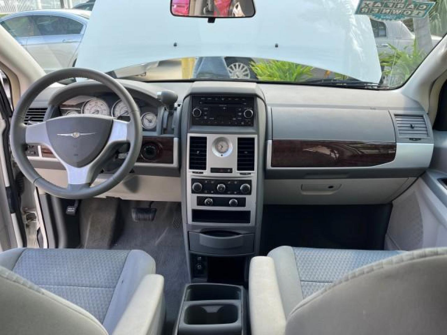 2009 Stone White /Md Slate Gray/Lt Shale Chrysler Town and Country 1 OWNER Touring LOW MILES 58,890 (2A8HR54189R) with an 3.8L OHV SMPI V6 Engine engine, Automatic transmission, located at 4701 North Dixie Hwy, Pompano Beach, FL, 33064, (954) 422-2889, 26.240938, -80.123474 - OUR WEBPAGE FLORIDACARS1.COM HAS OVER 100 PHOTOS AND FREE CARFAX LINK 2009 CHRYSLER TOWN AND COUNTRY TOURING ROAD READY 3.8L V6 VIN: 2A8HR54189R665250 LOW MILES 58,890 VAN 3 ROW SEATS 1 OWNER 3.8L V6 F OHV 12V POWER SLIDING DOORS GASOLINE POWER LIFTGATE FRONT WHEEL DRIVE 21 SERVICE RECORDS Alloy Whe - Photo#33