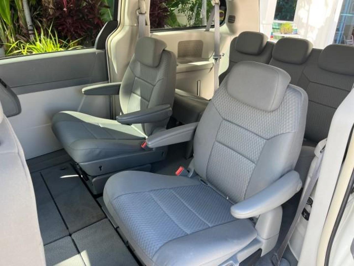 2009 Stone White /Md Slate Gray/Lt Shale Chrysler Town and Country 1 OWNER Touring LOW MILES 58,890 (2A8HR54189R) with an 3.8L OHV SMPI V6 Engine engine, Automatic transmission, located at 4701 North Dixie Hwy, Pompano Beach, FL, 33064, (954) 422-2889, 26.240938, -80.123474 - OUR WEBPAGE FLORIDACARS1.COM HAS OVER 100 PHOTOS AND FREE CARFAX LINK 2009 CHRYSLER TOWN AND COUNTRY TOURING ROAD READY 3.8L V6 VIN: 2A8HR54189R665250 LOW MILES 58,890 VAN 3 ROW SEATS 1 OWNER 3.8L V6 F OHV 12V POWER SLIDING DOORS GASOLINE POWER LIFTGATE FRONT WHEEL DRIVE 21 SERVICE RECORDS Alloy Whe - Photo#47