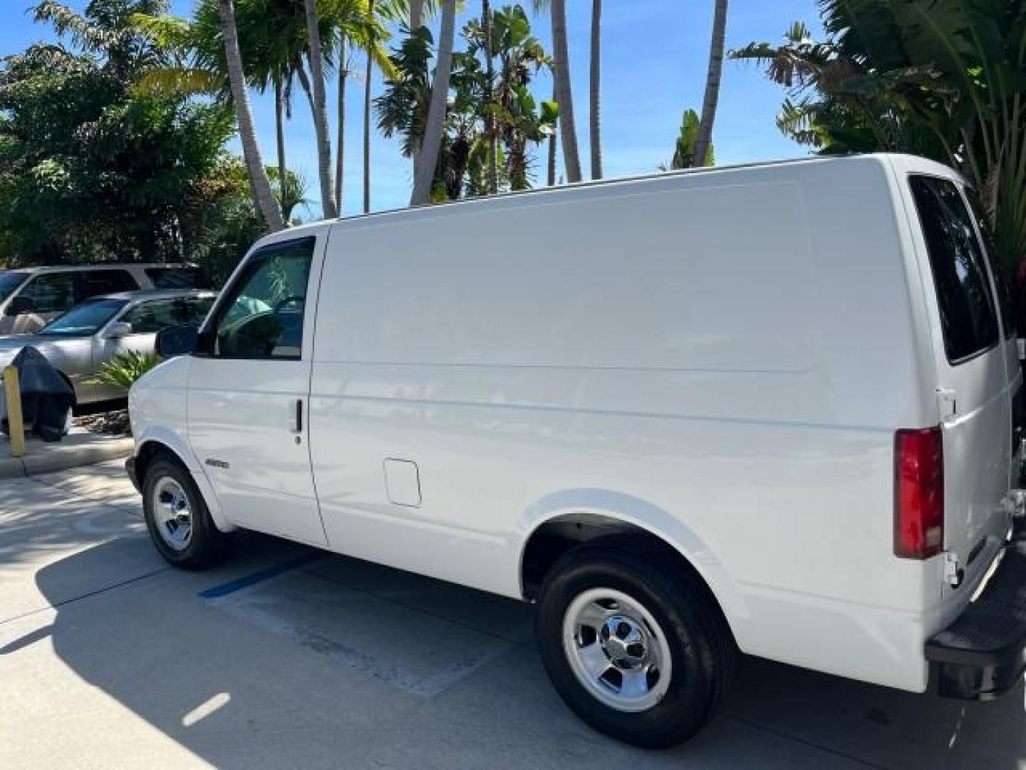 2002 Ivory White /Medium Gray Chevrolet Astro Cargo Van LOW MILES 65,497 (1GCDM19X22B) with an 4.3L Vortec 4300 MFI V6 Engine engine, Automatic transmission, located at 4701 North Dixie Hwy, Pompano Beach, FL, 33064, (954) 422-2889, 26.240938, -80.123474 - OUR WEBPAGE FLORIDACARS1.COM HAS OVER 100 PHOTOS AND FREE CARFAX LINK 2002 CHEVROLET ASTRO ROAD READY WORK READY VIN: 1GCDM19X22B117985 NO ACCIDENTS NO RECALLS VAN FLORIDA OWNER 4,3L V6 4.3L V6 F OHV 12V LOW MILES 65,497 GASOLINE 6 SERVICE RECORDS REAR WHEEL DRIVE Anti-Theft System Approach Lights F - Photo#75