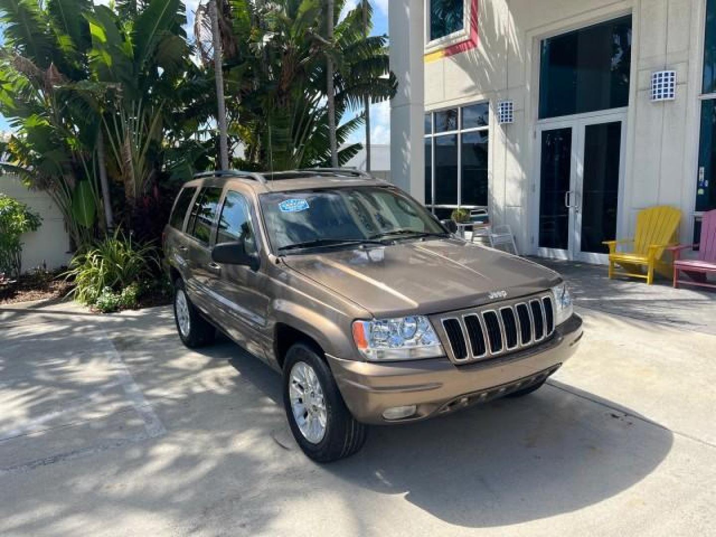 2002 Graphite Metallic /Dark Slate Gray Jeep Grand Cherokee 4WD V 8 Limited LOW MILES 78,358 (1J4GW58N42C) with an 4.7L SOHC SMFI V8 Power Tech Engine engine, Automatic transmission, located at 4701 North Dixie Hwy, Pompano Beach, FL, 33064, (954) 422-2889, 26.240938, -80.123474 - OUR WEBPAGE FLORIDACARS1.COM HAS OVER 100 PHOTOS AND FREE CARFAX LINK 2002 JEEP GRAND CHEROKEE LIMITED ROAD READY 4.7L V8 VIN: 1J4GW58N42C253456 NO ACCIDENTS 4WD 4X4 4 DOOR WAGON/SPORT UTILITY NO RECALLS LIMITED 4.7L V8 F SOHC TOW PKG POWER LEATHER SEATS GASOLINE POWER SUNROOF REAR WHEEL DRIVE W/ 4X - Photo#1