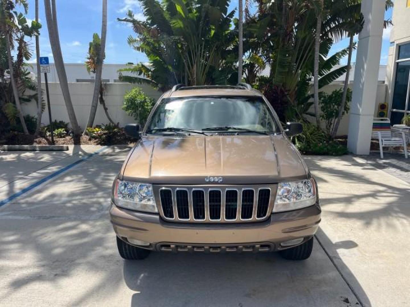 2002 Graphite Metallic /Dark Slate Gray Jeep Grand Cherokee 4WD V 8 Limited LOW MILES 78,358 (1J4GW58N42C) with an 4.7L SOHC SMFI V8 Power Tech Engine engine, Automatic transmission, located at 4701 North Dixie Hwy, Pompano Beach, FL, 33064, (954) 422-2889, 26.240938, -80.123474 - OUR WEBPAGE FLORIDACARS1.COM HAS OVER 100 PHOTOS AND FREE CARFAX LINK 2002 JEEP GRAND CHEROKEE LIMITED ROAD READY 4.7L V8 VIN: 1J4GW58N42C253456 NO ACCIDENTS 4WD 4X4 4 DOOR WAGON/SPORT UTILITY NO RECALLS LIMITED 4.7L V8 F SOHC TOW PKG POWER LEATHER SEATS GASOLINE POWER SUNROOF REAR WHEEL DRIVE W/ 4X - Photo#2