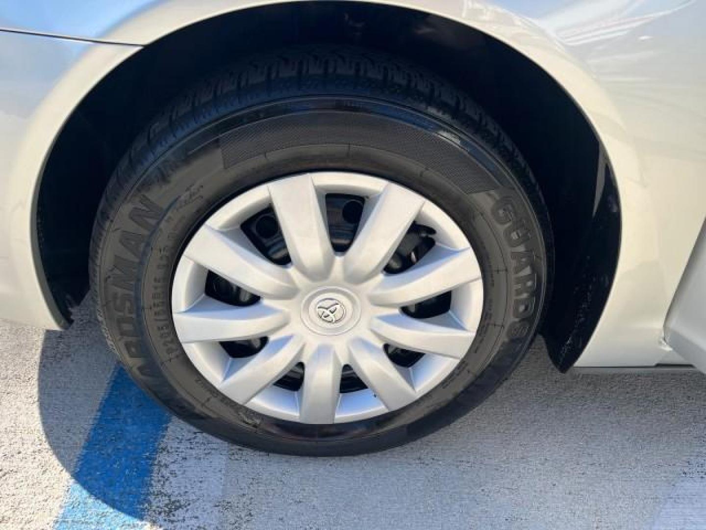 2004 Lunar Mist Metallic /Charcoal/Taupe Toyota Camry LE LOW MILES 74,675 (JTDBE32K840) with an 2.4L DOHC MPFI Vvti 16-Valve 4-Cyl Engine engine, Automatic transmission, located at 4701 North Dixie Hwy, Pompano Beach, FL, 33064, (954) 422-2889, 26.240938, -80.123474 - OUR WEBPAGE FLORIDACARS1.COM HAS OVER 100 PHOTOS AND FREE CARFAX LINK 2004 TOYOTA CAMRY LE ROAD READY 2.4L I4 VIN: JTDBE32K840300594 NO ACCIDENTS 32 MPG SEDAN 4 DR NO RECALLS FLORIDA OWNER 2.4L I4 F DOHC 16V 12 SERVICE RECORDS FRONT WHEEL DRIVE LOW MILES 74,675 POWER SEATS/MIRRORS Approach Lights Cr - Photo#19