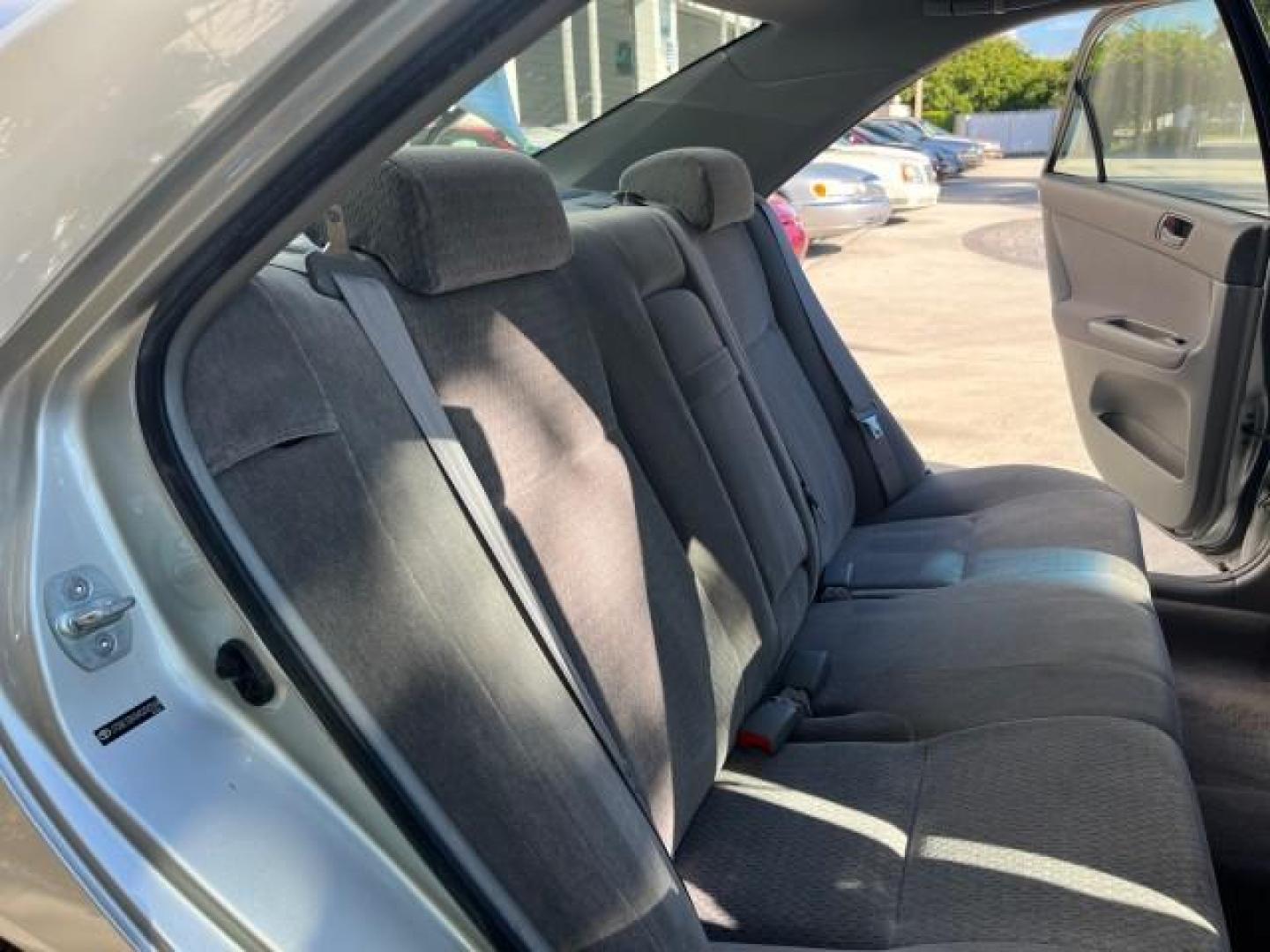 2004 Lunar Mist Metallic /Charcoal/Taupe Toyota Camry LE LOW MILES 74,675 (JTDBE32K840) with an 2.4L DOHC MPFI Vvti 16-Valve 4-Cyl Engine engine, Automatic transmission, located at 4701 North Dixie Hwy, Pompano Beach, FL, 33064, (954) 422-2889, 26.240938, -80.123474 - OUR WEBPAGE FLORIDACARS1.COM HAS OVER 100 PHOTOS AND FREE CARFAX LINK 2004 TOYOTA CAMRY LE ROAD READY 2.4L I4 VIN: JTDBE32K840300594 NO ACCIDENTS 32 MPG SEDAN 4 DR NO RECALLS FLORIDA OWNER 2.4L I4 F DOHC 16V 12 SERVICE RECORDS FRONT WHEEL DRIVE LOW MILES 74,675 POWER SEATS/MIRRORS Approach Lights Cr - Photo#32