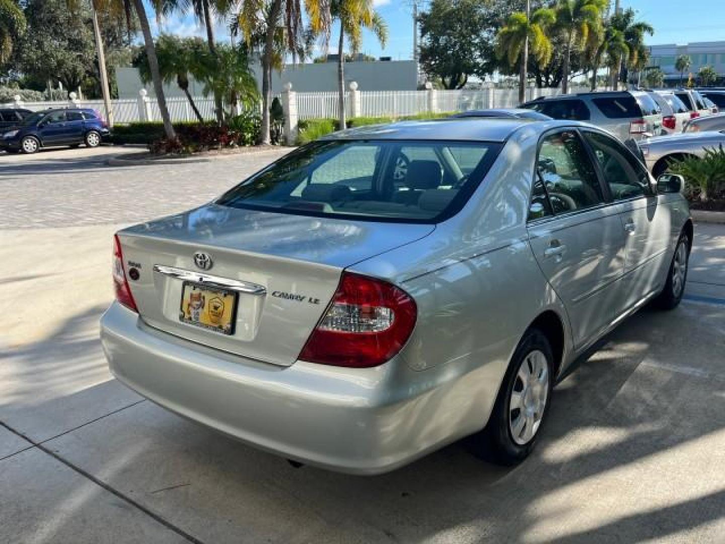 2004 Lunar Mist Metallic /Charcoal/Taupe Toyota Camry LE LOW MILES 74,675 (JTDBE32K840) with an 2.4L DOHC MPFI Vvti 16-Valve 4-Cyl Engine engine, Automatic transmission, located at 4701 North Dixie Hwy, Pompano Beach, FL, 33064, (954) 422-2889, 26.240938, -80.123474 - OUR WEBPAGE FLORIDACARS1.COM HAS OVER 100 PHOTOS AND FREE CARFAX LINK 2004 TOYOTA CAMRY LE ROAD READY 2.4L I4 VIN: JTDBE32K840300594 NO ACCIDENTS 32 MPG SEDAN 4 DR NO RECALLS FLORIDA OWNER 2.4L I4 F DOHC 16V 12 SERVICE RECORDS FRONT WHEEL DRIVE LOW MILES 74,675 POWER SEATS/MIRRORS Approach Lights Cr - Photo#95