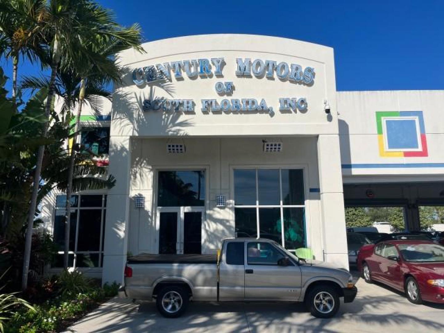 2002 Light Pewter Metallic /Graphite Chevrolet S-10 X CAB V6 LS LOW MILES 70,955 (1GCCS19W428) with an 4.3L Vortec 1000 SFI V6 Engine engine, Automatic transmission, located at 4701 North Dixie Hwy, Pompano Beach, FL, 33064, (954) 422-2889, 26.240938, -80.123474 - OUR WEBPAGE FLORIDACARS1.COM HAS OVER 100 PHOTOS AND FREE CARFAX LINK 2002 CHEVROLET S-10 ROAD READY 4.3L V6 VIN: 1GCCS19W428244386N NO ACCIDENTS 3 DOOR EXTENDED CAB PICKUP NO RECALLS 6.1 FT BED 4.3L V6 F OHV 12V FLORIDA OWNER GASOLINE LOW MILES 70,955 REAR WHEEL DRIVE WORK READY .1' Bed Length Anti - Photo#0