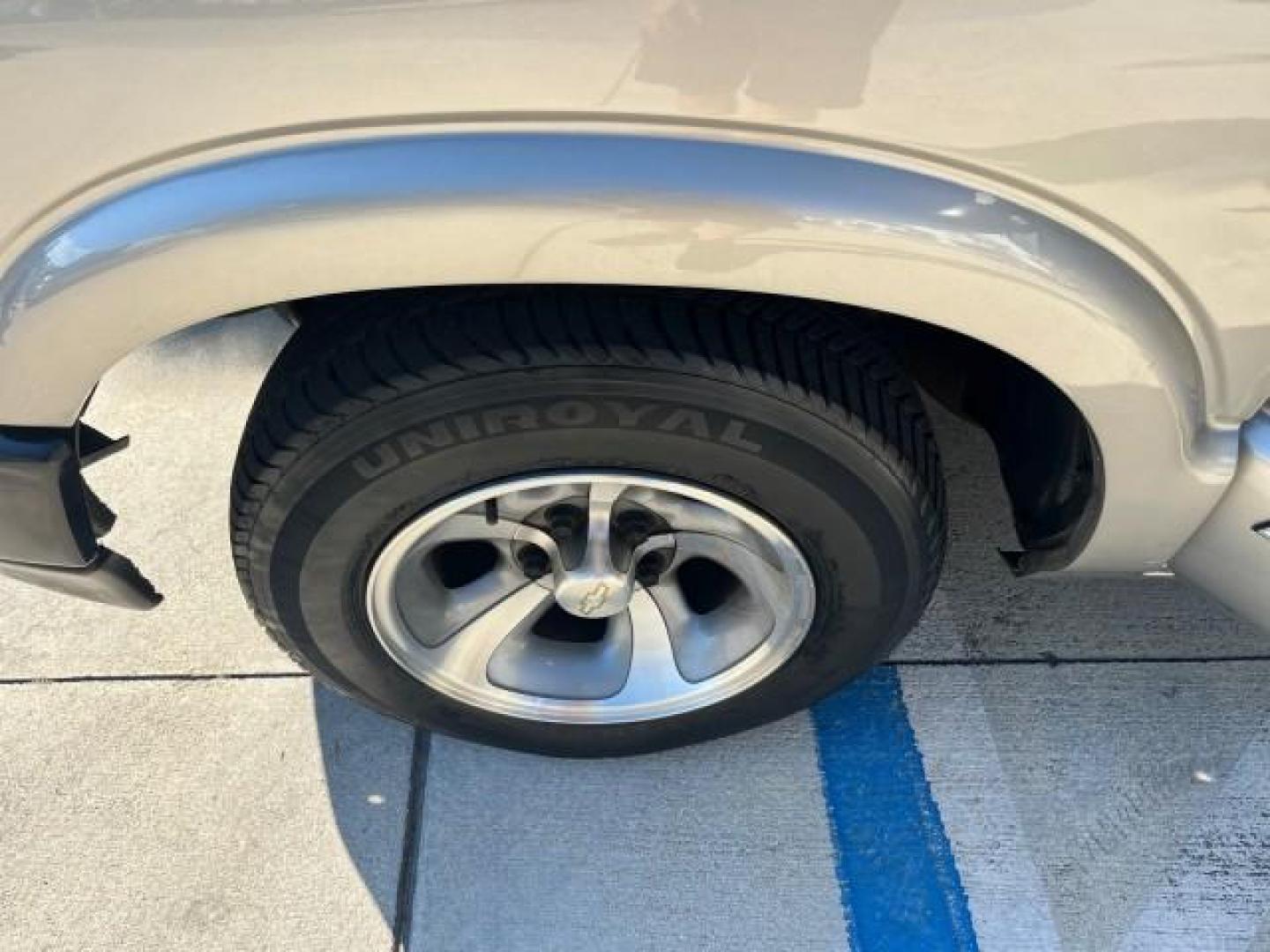 2002 Light Pewter Metallic /Graphite Chevrolet S-10 X CAB V6 LS LOW MILES 70,955 (1GCCS19W428) with an 4.3L Vortec 1000 SFI V6 Engine engine, Automatic transmission, located at 4701 North Dixie Hwy, Pompano Beach, FL, 33064, (954) 422-2889, 26.240938, -80.123474 - OUR WEBPAGE FLORIDACARS1.COM HAS OVER 100 PHOTOS AND FREE CARFAX LINK 2002 CHEVROLET S-10 ROAD READY 4.3L V6 VIN: 1GCCS19W428244386N NO ACCIDENTS 3 DOOR EXTENDED CAB PICKUP NO RECALLS 6.1 FT BED 4.3L V6 F OHV 12V FLORIDA OWNER GASOLINE LOW MILES 70,955 REAR WHEEL DRIVE WORK READY .1' Bed Length Anti - Photo#19