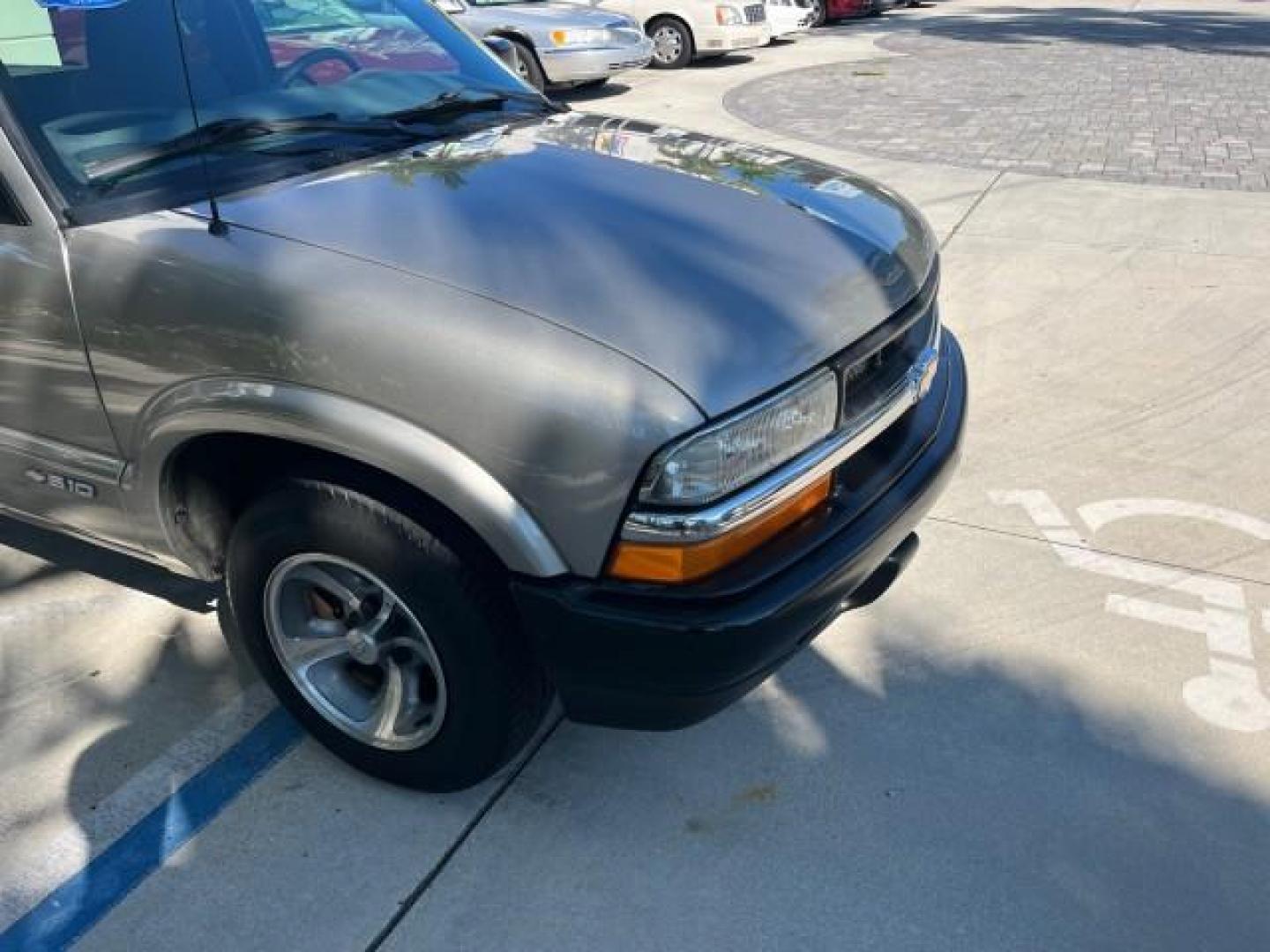 2002 Light Pewter Metallic /Graphite Chevrolet S-10 X CAB V6 LS LOW MILES 70,955 (1GCCS19W428) with an 4.3L Vortec 1000 SFI V6 Engine engine, Automatic transmission, located at 4701 North Dixie Hwy, Pompano Beach, FL, 33064, (954) 422-2889, 26.240938, -80.123474 - OUR WEBPAGE FLORIDACARS1.COM HAS OVER 100 PHOTOS AND FREE CARFAX LINK 2002 CHEVROLET S-10 ROAD READY 4.3L V6 VIN: 1GCCS19W428244386N NO ACCIDENTS 3 DOOR EXTENDED CAB PICKUP NO RECALLS 6.1 FT BED 4.3L V6 F OHV 12V FLORIDA OWNER GASOLINE LOW MILES 70,955 REAR WHEEL DRIVE WORK READY .1' Bed Length Anti - Photo#67