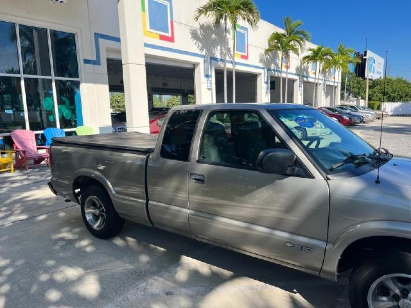 2002 Light Pewter Metallic /Graphite Chevrolet S-10 X CAB V6 LS LOW MILES 70,955 (1GCCS19W428) with an 4.3L Vortec 1000 SFI V6 Engine engine, Automatic transmission, located at 4701 North Dixie Hwy, Pompano Beach, FL, 33064, (954) 422-2889, 26.240938, -80.123474 - OUR WEBPAGE FLORIDACARS1.COM HAS OVER 100 PHOTOS AND FREE CARFAX LINK 2002 CHEVROLET S-10 ROAD READY 4.3L V6 VIN: 1GCCS19W428244386N NO ACCIDENTS 3 DOOR EXTENDED CAB PICKUP NO RECALLS 6.1 FT BED 4.3L V6 F OHV 12V FLORIDA OWNER GASOLINE LOW MILES 70,955 REAR WHEEL DRIVE WORK READY .1' Bed Length Anti - Photo#70