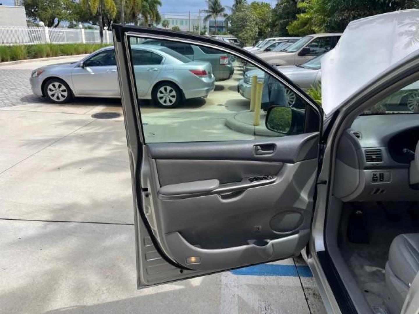 2006 Silver Shadow Pearl /Stone Toyota Sienna 7 PASS LE LOW MILES 67,762 (5TDZA23C76S) with an 3.3L 24-Valve SEFI DOHC VVT-i V6 Engine engine, Automatic transmission, located at 4701 North Dixie Hwy, Pompano Beach, FL, 33064, (954) 422-2889, 26.240938, -80.123474 - OUR WEBPAGE FLORIDACARS1.COM HAS OVER 100 PHOTOS AND FREE CARFAX LINK 2006 TOYOTA SIENNA CE 7 PASSENGER ROAD READY 3.3L V6 VIN: 5TDZA23C76S426800 NO ACCIDENTS 26 MPG VAN DUAL AC NO RECALLS 3 ROW SEATS 3.3L V6 F DOHC 24V POWER SLIDING DOOR FLORIDA OWNER GASOLINE LEATHER SEATS LOW MILES 67,762 Braking - Photo#9