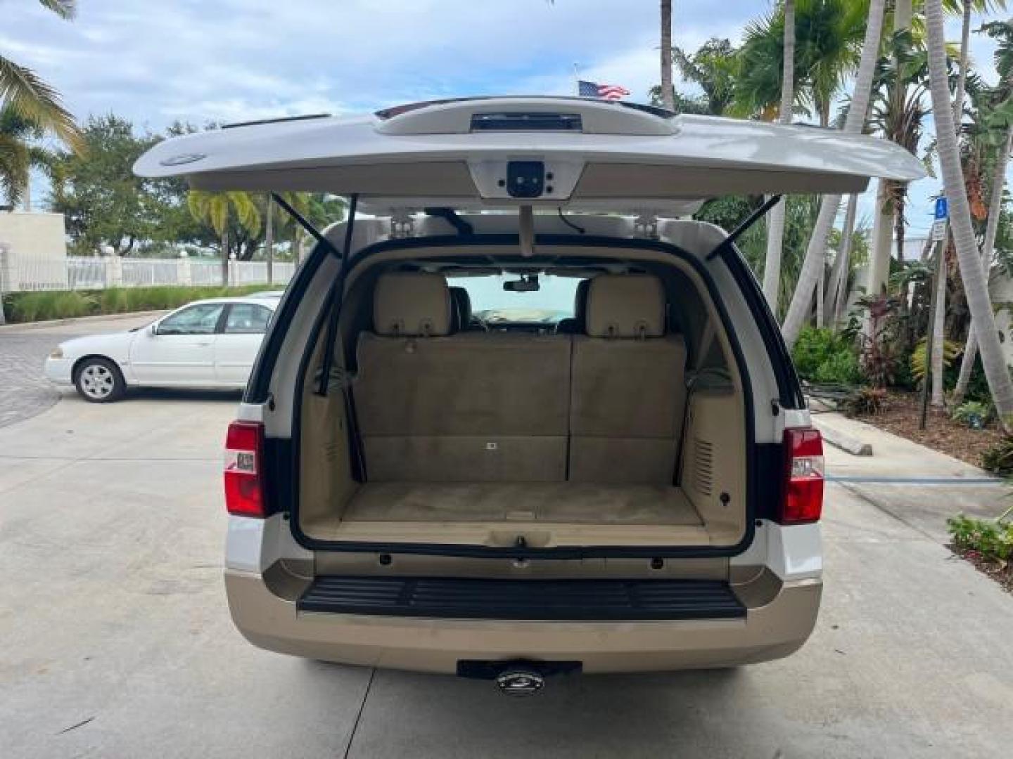 2011 White Platinum Metallic Tri-Coat /Camel Ford Expedition 1 OWNER 4WD XLT LOW MILES 70,479 (1FMJU1J5XBE) with an 5.4L SOHC 24-Valve V8 FFV Engine engine, Automatic transmission, located at 4701 North Dixie Hwy, Pompano Beach, FL, 33064, (954) 422-2889, 26.240938, -80.123474 - OUR WEBPAGE FLORIDACARS1.COM HAS OVER 100 PHOTOS AND FREE CARFAX LINK 2011 FORD EXPEDITION XLT ROAD READY 5.4L V8 4X4 VIN: 1FMJU1J5XBEF45164 NO RECALLS AWD ON DEMAND 4 DOOR WAGON/SPORT UTILITY 3 ROW LEATHER SEATS/COOLED 5.4L V8 F SOHC 24V XLT LOW MILES 70,479 1 OWNER FLEX FUEL POWER LIFTGATE 14 SERV - Photo#72