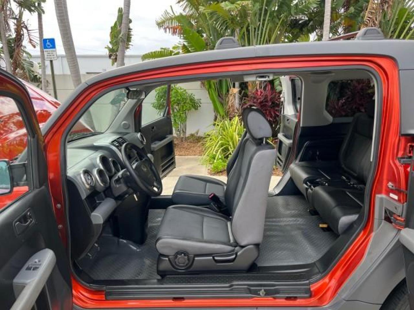 2004 /Black/Gray Honda Element LX LOW MILES 30,997 (5J6YH18354L) with an 2.4L DOHC MPFI 16-Valve i-VTEC I4 Engine engine, Automatic transmission, located at 4701 North Dixie Hwy, Pompano Beach, FL, 33064, (954) 422-2889, 26.240938, -80.123474 - OUR WEBPAGE FLORIDACARS1.COM HAS OVER 100 PHOTOS AND FREE CARFAX LINK 2004 HONDA ELEMENT LX ROAD READY 2.4L I4 VIN: 5J6YH18354L009520 NO ACCIDENTS 26 MPG 4 DOOR WAGON/SPORT UTILITY NO RECALLS 2.4L I4 F DOHC 16V FLORIDA OWNER GASOLINE LOW MILES 30,997 FRONT WHEEL DRIVE 7 SERVICE RECORDS FWD Front Buc - Photo#10