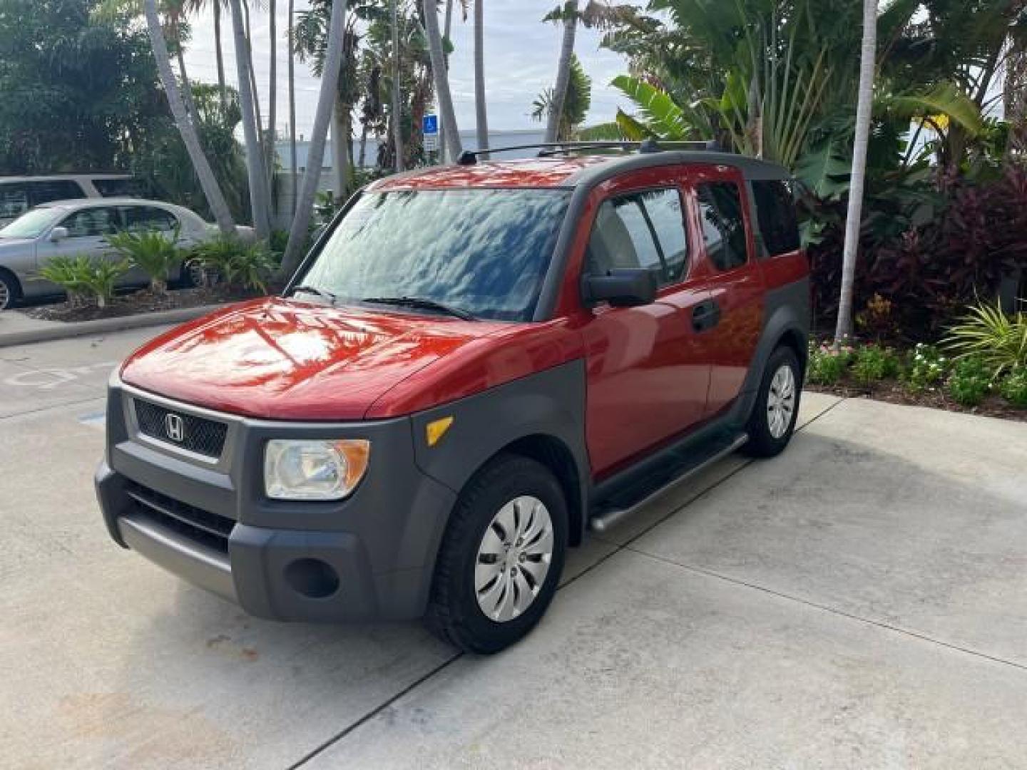 2004 /Black/Gray Honda Element LX LOW MILES 30,997 (5J6YH18354L) with an 2.4L DOHC MPFI 16-Valve i-VTEC I4 Engine engine, Automatic transmission, located at 4701 North Dixie Hwy, Pompano Beach, FL, 33064, (954) 422-2889, 26.240938, -80.123474 - OUR WEBPAGE FLORIDACARS1.COM HAS OVER 100 PHOTOS AND FREE CARFAX LINK 2004 HONDA ELEMENT LX ROAD READY 2.4L I4 VIN: 5J6YH18354L009520 NO ACCIDENTS 26 MPG 4 DOOR WAGON/SPORT UTILITY NO RECALLS 2.4L I4 F DOHC 16V FLORIDA OWNER GASOLINE LOW MILES 30,997 FRONT WHEEL DRIVE 7 SERVICE RECORDS FWD Front Buc - Photo#3