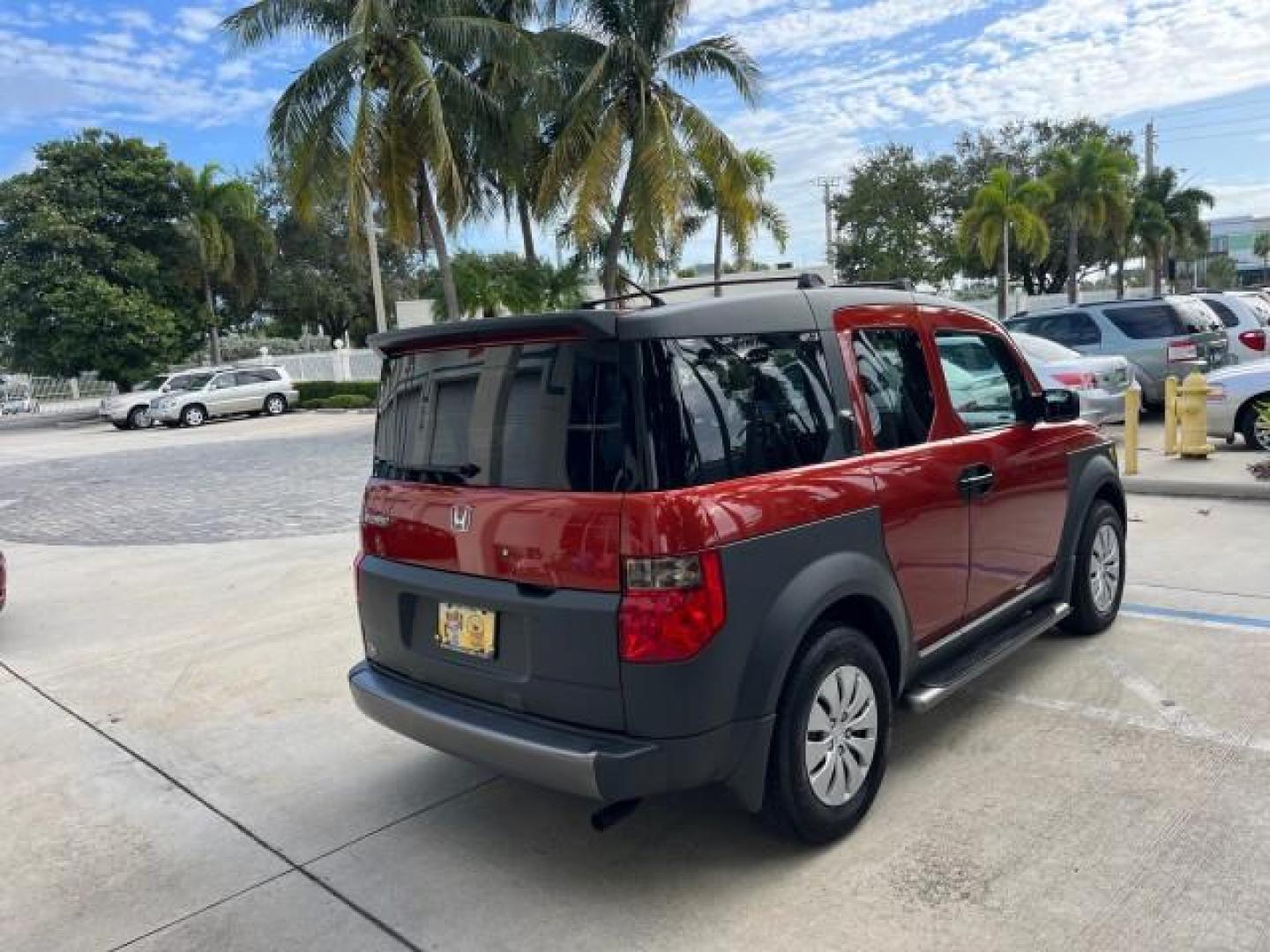 2004 /Black/Gray Honda Element LX LOW MILES 30,997 (5J6YH18354L) with an 2.4L DOHC MPFI 16-Valve i-VTEC I4 Engine engine, Automatic transmission, located at 4701 North Dixie Hwy, Pompano Beach, FL, 33064, (954) 422-2889, 26.240938, -80.123474 - OUR WEBPAGE FLORIDACARS1.COM HAS OVER 100 PHOTOS AND FREE CARFAX LINK 2004 HONDA ELEMENT LX ROAD READY 2.4L I4 VIN: 5J6YH18354L009520 NO ACCIDENTS 26 MPG 4 DOOR WAGON/SPORT UTILITY NO RECALLS 2.4L I4 F DOHC 16V FLORIDA OWNER GASOLINE LOW MILES 30,997 FRONT WHEEL DRIVE 7 SERVICE RECORDS FWD Front Buc - Photo#7