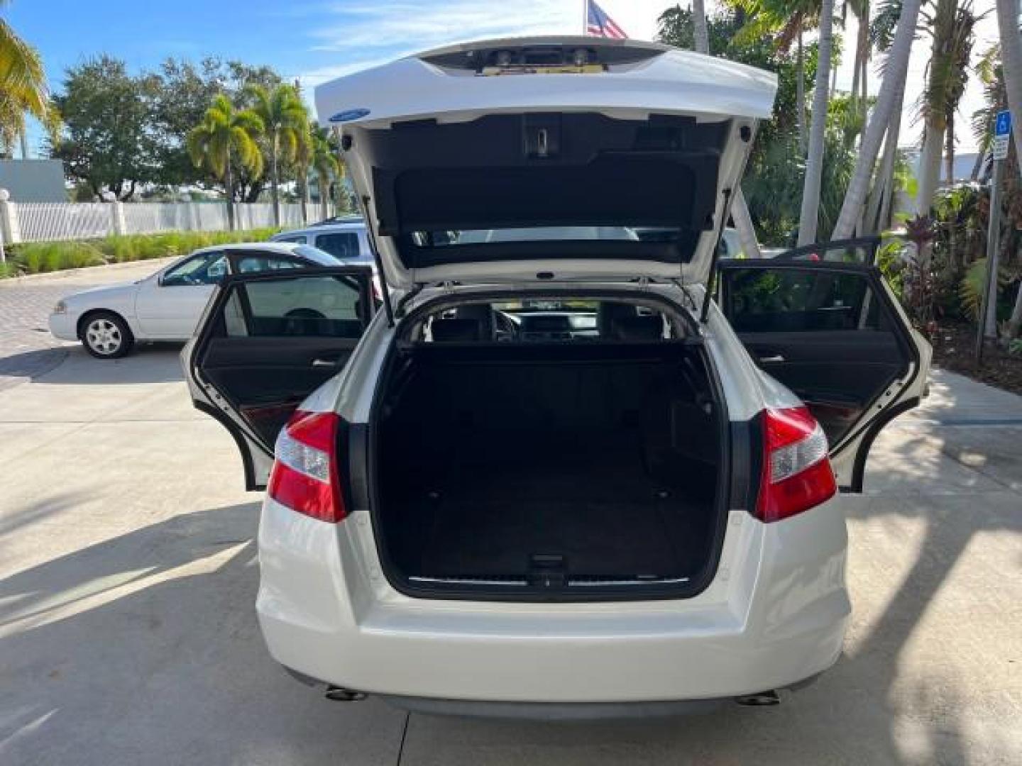 2011 White Diamond Pearl /Black Honda Accord Crosstour EX-L LOW MILES 36,764 (5J6TF1H5XBL) with an 3.5L SOHC MPFI 24-Valve i-VTEC V6 Engine engine, Automatic transmission, located at 4701 North Dixie Hwy, Pompano Beach, FL, 33064, (954) 422-2889, 26.240938, -80.123474 - OUR WEBPAGE FLORIDACARS1.COM HAS OVER 100 PHOTOS AND FREE CARFAX LINK 2011 HONDA ACCORD CROSSTOUR EX-L ROAD READY 3.5L V6 VIN: 5J6TF1H5XBL002318 NO ACCIDENTS 4 DOOR WAGON/SPORT UTILITY BACK UP CAMERA NO RECALLS 27 MPG 3.5L V6 F SOHC 24V BLUETOOTH POWER LEATHER SEATS GASOLINE POWER SUNROOF LOW MILES - Photo#15