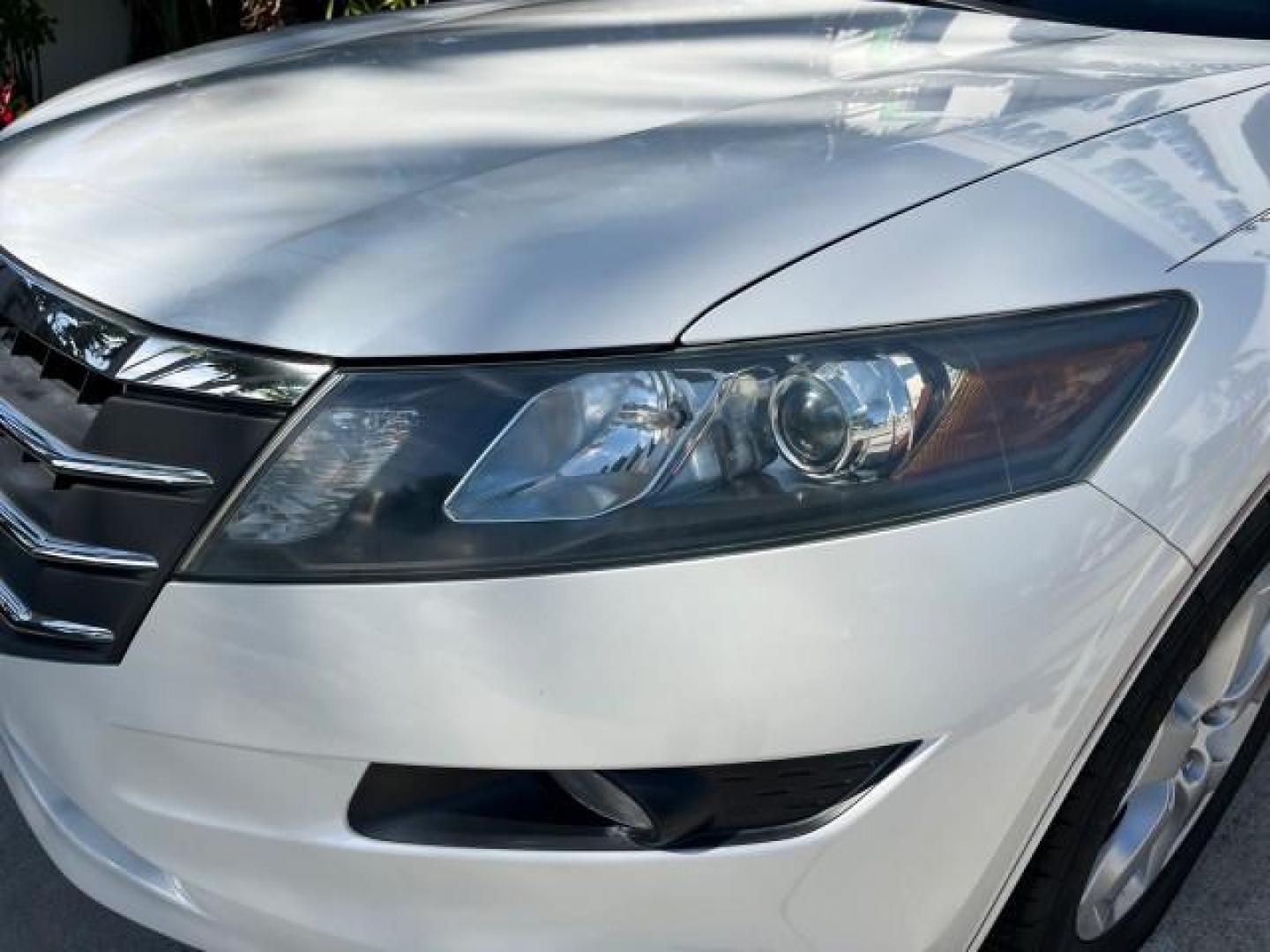 2011 White Diamond Pearl /Black Honda Accord Crosstour EX-L LOW MILES 36,764 (5J6TF1H5XBL) with an 3.5L SOHC MPFI 24-Valve i-VTEC V6 Engine engine, Automatic transmission, located at 4701 North Dixie Hwy, Pompano Beach, FL, 33064, (954) 422-2889, 26.240938, -80.123474 - OUR WEBPAGE FLORIDACARS1.COM HAS OVER 100 PHOTOS AND FREE CARFAX LINK 2011 HONDA ACCORD CROSSTOUR EX-L ROAD READY 3.5L V6 VIN: 5J6TF1H5XBL002318 NO ACCIDENTS 4 DOOR WAGON/SPORT UTILITY BACK UP CAMERA NO RECALLS 27 MPG 3.5L V6 F SOHC 24V BLUETOOTH POWER LEATHER SEATS GASOLINE POWER SUNROOF LOW MILES - Photo#76