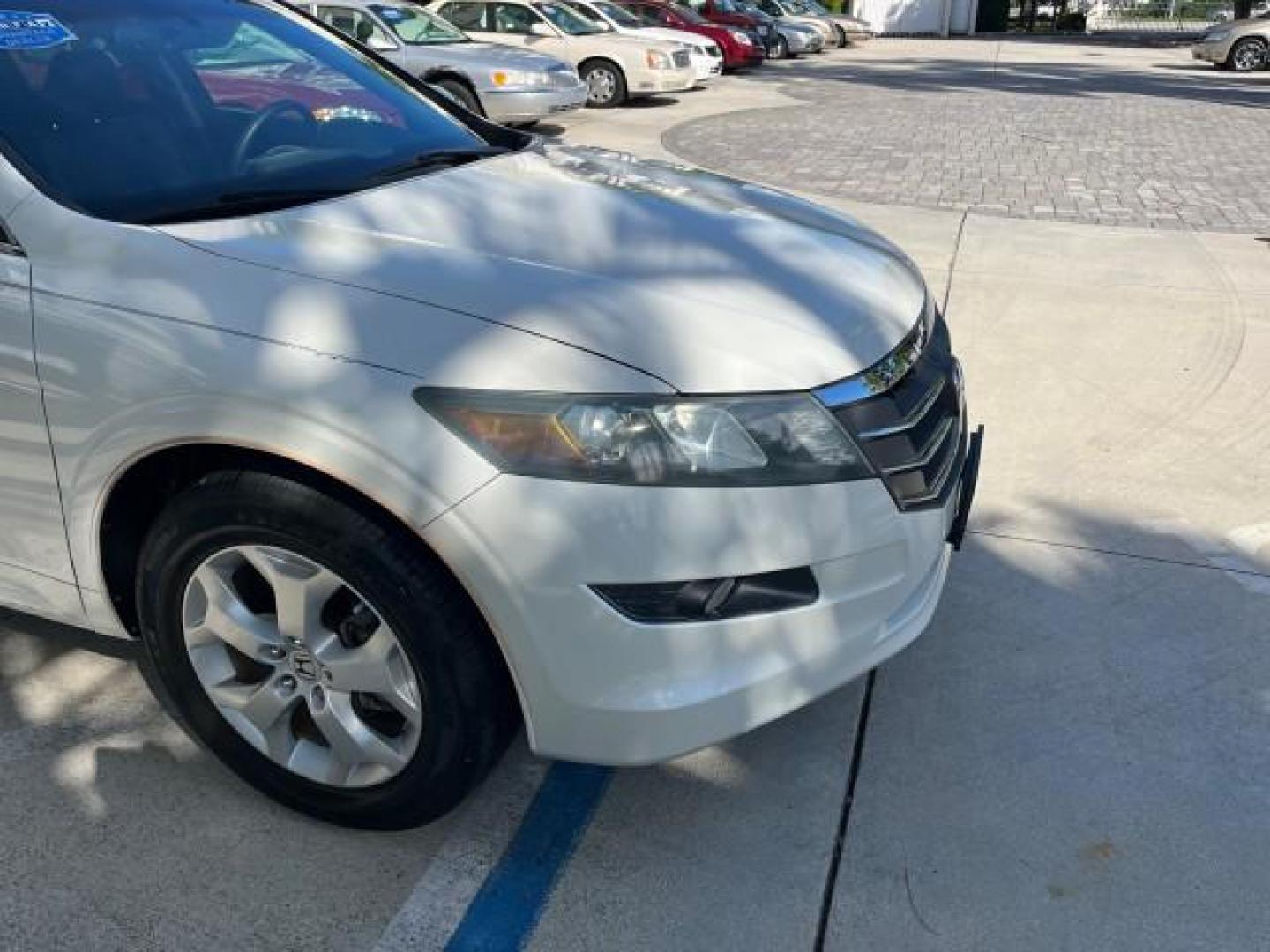 2011 White Diamond Pearl /Black Honda Accord Crosstour EX-L LOW MILES 36,764 (5J6TF1H5XBL) with an 3.5L SOHC MPFI 24-Valve i-VTEC V6 Engine engine, Automatic transmission, located at 4701 North Dixie Hwy, Pompano Beach, FL, 33064, (954) 422-2889, 26.240938, -80.123474 - OUR WEBPAGE FLORIDACARS1.COM HAS OVER 100 PHOTOS AND FREE CARFAX LINK 2011 HONDA ACCORD CROSSTOUR EX-L ROAD READY 3.5L V6 VIN: 5J6TF1H5XBL002318 NO ACCIDENTS 4 DOOR WAGON/SPORT UTILITY BACK UP CAMERA NO RECALLS 27 MPG 3.5L V6 F SOHC 24V BLUETOOTH POWER LEATHER SEATS GASOLINE POWER SUNROOF LOW MILES - Photo#81