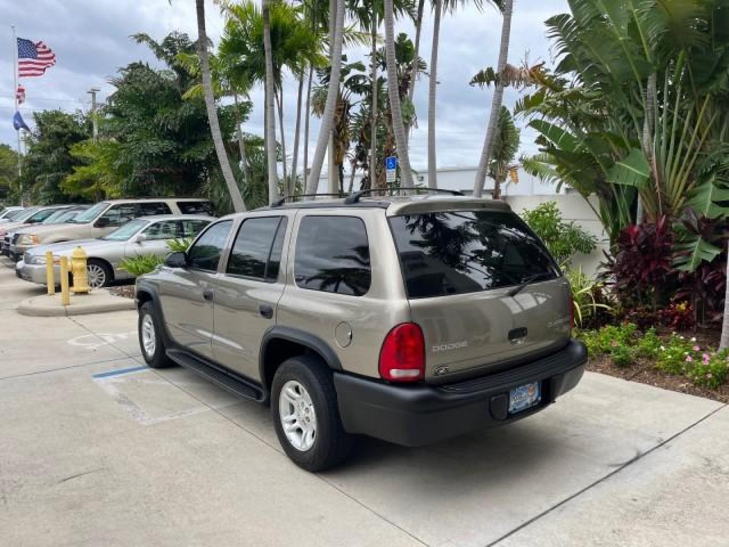 2003 Light Almond Pearl Metallic /Sandstone Dodge Durango 1 FL Sport LOW MILES 61,144 (1D4HR38N53F) with an 4.7L SOHC SMPI V8 Magnum Engine engine, Automatic transmission, located at 4701 North Dixie Hwy, Pompano Beach, FL, 33064, (954) 422-2889, 26.240938, -80.123474 - OUR WEBPAGE FLORIDACARS1.COM HAS OVER 100 PHOTOS AND FREE CARFAX LINK 2003 DODGE DURANGO SPORT ROAD READY 4.7L V8 VIN: 1D4HR38N53F615237 NO ACCIDENTS 4 DOOR WAGON/SPORT UTILITY NO RECALLS 4.7L V8 F OHV 1 OWNER FLORIDA GASOLINE DUAL AC LOW MILES 61,144 REAR WHEEL DRIVE 15 SERVICE RECORDS 3 ROW LEATHE - Photo#5