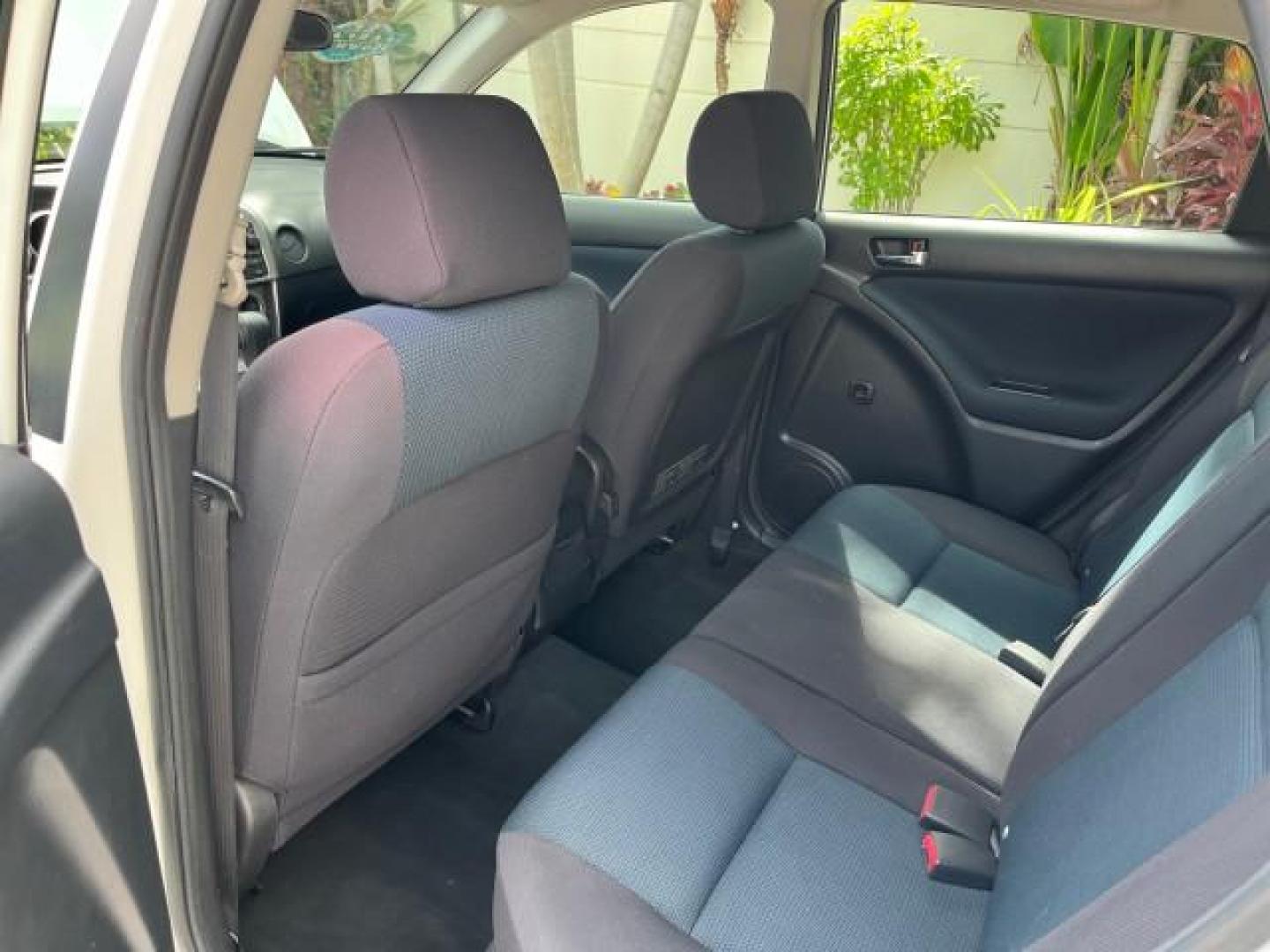 2006 Super White /Dark Gray Toyota Matrix 1 OWNER XR LOW MILES 47,836 (2T1KR32E96C) with an 1.8L DOHC 16-Valve 4-Cyl Engine engine, Automatic transmission, located at 4701 North Dixie Hwy, Pompano Beach, FL, 33064, (954) 422-2889, 26.240938, -80.123474 - OUR WEBPAGE FLORIDACARS1.COM HAS OVER 100 PHOTOS AND FREE CARFAX LINK 2006 TOYOTA MATRIX ROAD READY 1.8L I4 VIN: 2T1KR32E96C600281 NO ACCIDENTS 34 MPG HATCHBACK 4 DR 1 OWNER 1.8L I4 F DOHC 16V LOW MILES 47,836 GASOLINE 11 SERVICE RECORDS FRONT WHEEL DRIVE POWER MIRRORS Anti-Theft System FWD Front Bu - Photo#35