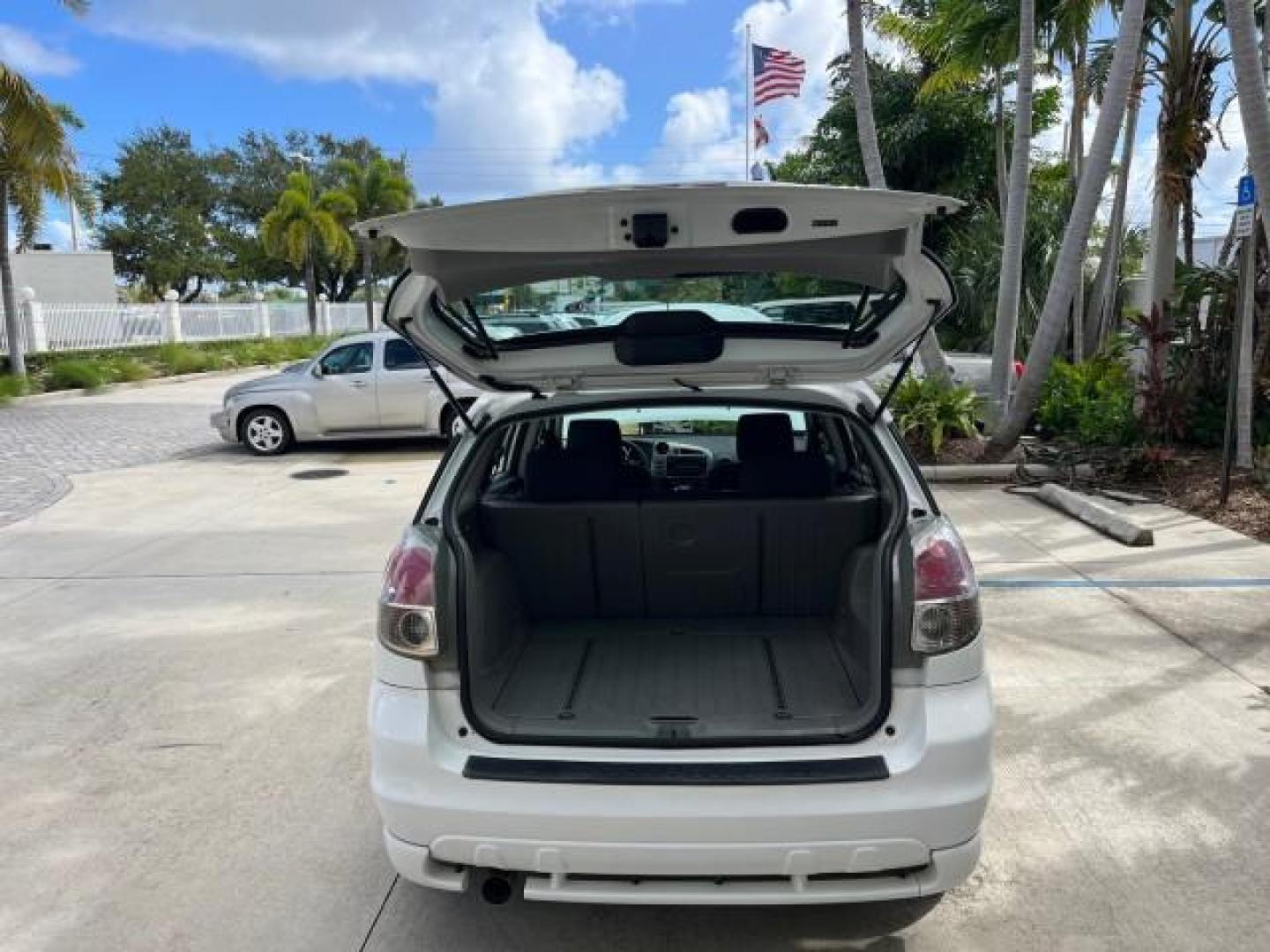 2006 Super White /Dark Gray Toyota Matrix 1 OWNER XR LOW MILES 47,836 (2T1KR32E96C) with an 1.8L DOHC 16-Valve 4-Cyl Engine engine, Automatic transmission, located at 4701 North Dixie Hwy, Pompano Beach, FL, 33064, (954) 422-2889, 26.240938, -80.123474 - OUR WEBPAGE FLORIDACARS1.COM HAS OVER 100 PHOTOS AND FREE CARFAX LINK 2006 TOYOTA MATRIX ROAD READY 1.8L I4 VIN: 2T1KR32E96C600281 NO ACCIDENTS 34 MPG HATCHBACK 4 DR 1 OWNER 1.8L I4 F DOHC 16V LOW MILES 47,836 GASOLINE 11 SERVICE RECORDS FRONT WHEEL DRIVE POWER MIRRORS Anti-Theft System FWD Front Bu - Photo#65