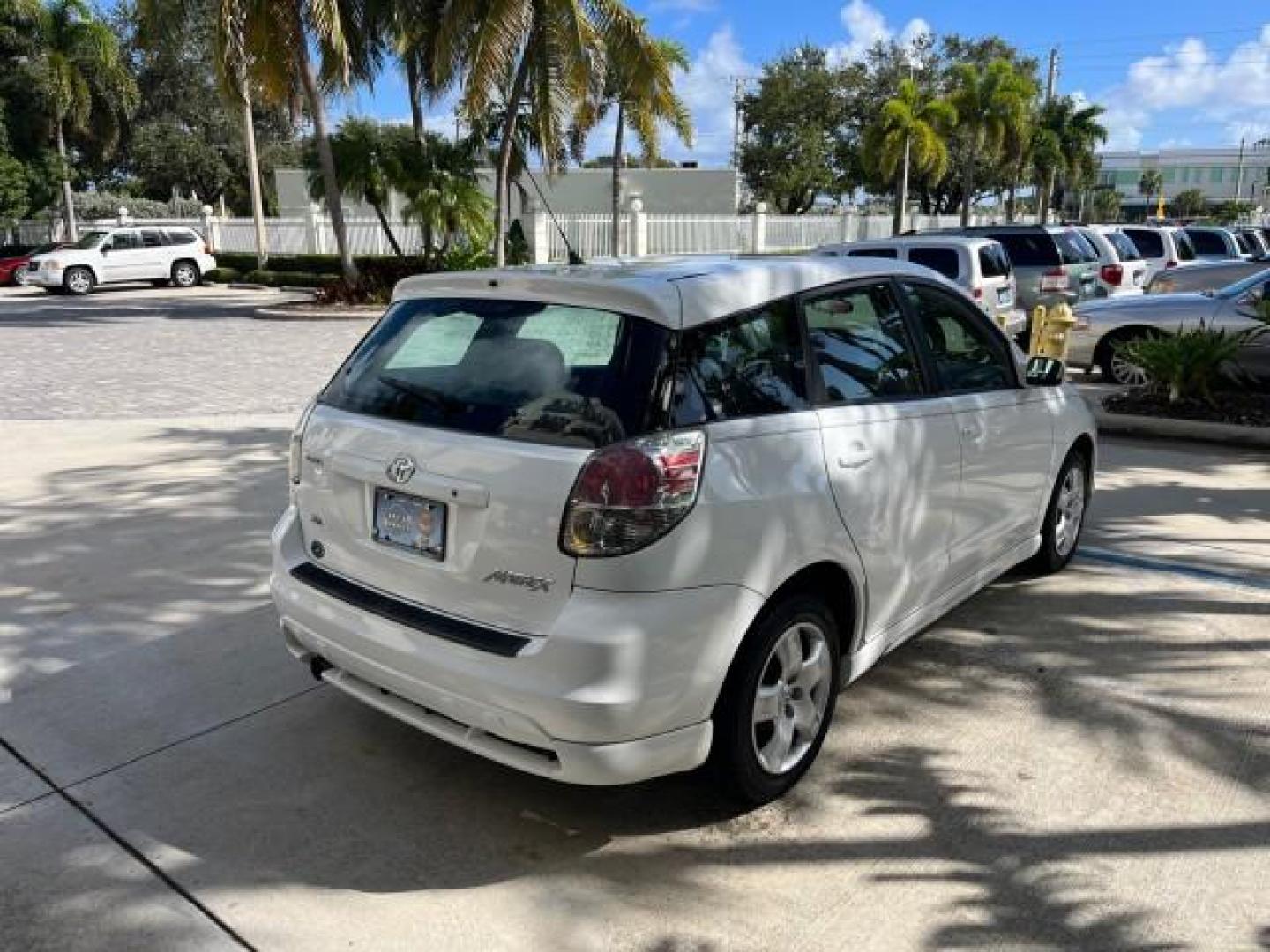 2006 Super White /Dark Gray Toyota Matrix 1 OWNER XR LOW MILES 47,836 (2T1KR32E96C) with an 1.8L DOHC 16-Valve 4-Cyl Engine engine, Automatic transmission, located at 4701 North Dixie Hwy, Pompano Beach, FL, 33064, (954) 422-2889, 26.240938, -80.123474 - OUR WEBPAGE FLORIDACARS1.COM HAS OVER 100 PHOTOS AND FREE CARFAX LINK 2006 TOYOTA MATRIX ROAD READY 1.8L I4 VIN: 2T1KR32E96C600281 NO ACCIDENTS 34 MPG HATCHBACK 4 DR 1 OWNER 1.8L I4 F DOHC 16V LOW MILES 47,836 GASOLINE 11 SERVICE RECORDS FRONT WHEEL DRIVE POWER MIRRORS Anti-Theft System FWD Front Bu - Photo#7