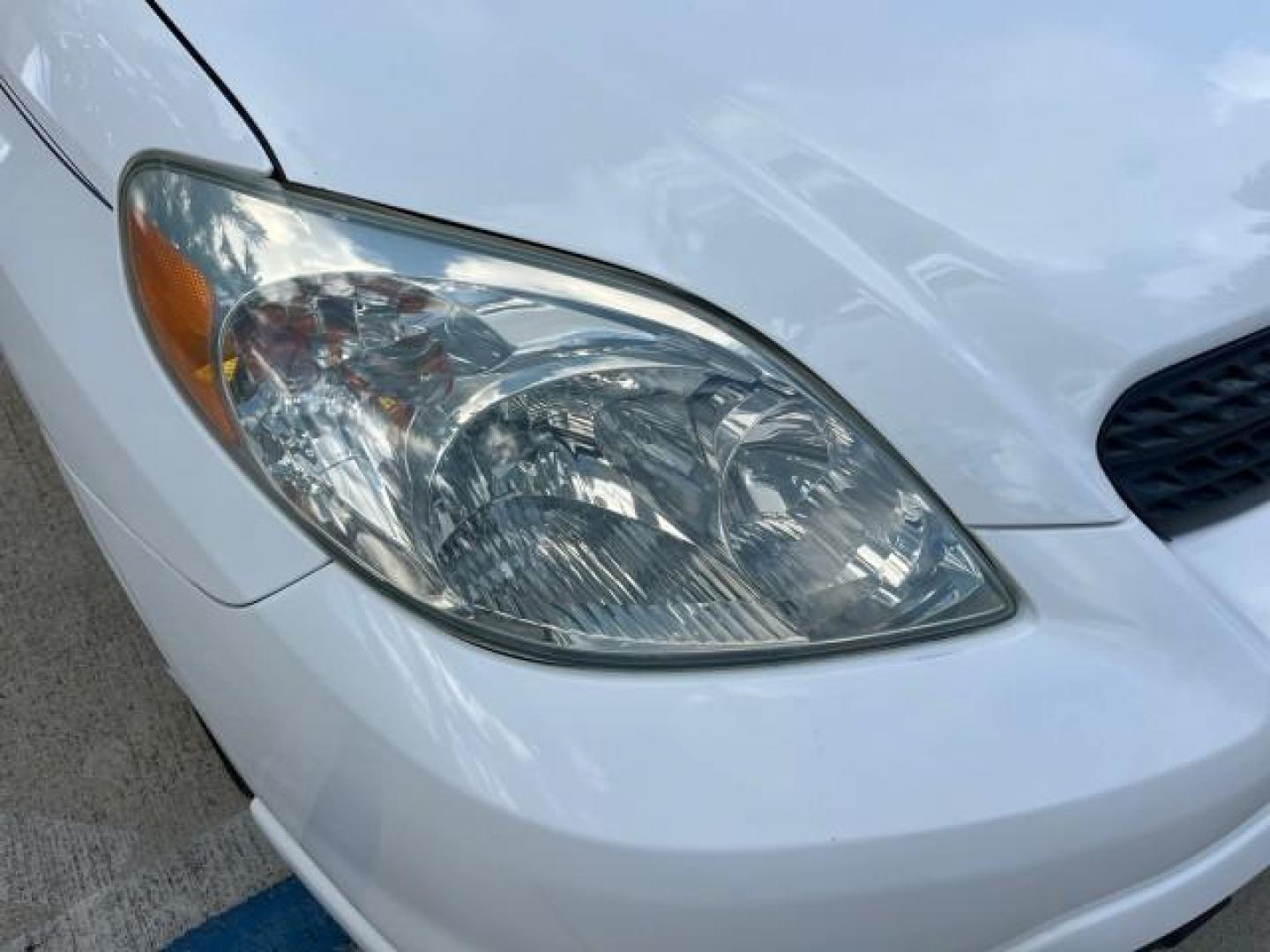 2006 Super White /Dark Gray Toyota Matrix 1 OWNER XR LOW MILES 47,836 (2T1KR32E96C) with an 1.8L DOHC 16-Valve 4-Cyl Engine engine, Automatic transmission, located at 4701 North Dixie Hwy, Pompano Beach, FL, 33064, (954) 422-2889, 26.240938, -80.123474 - OUR WEBPAGE FLORIDACARS1.COM HAS OVER 100 PHOTOS AND FREE CARFAX LINK 2006 TOYOTA MATRIX ROAD READY 1.8L I4 VIN: 2T1KR32E96C600281 NO ACCIDENTS 34 MPG HATCHBACK 4 DR 1 OWNER 1.8L I4 F DOHC 16V LOW MILES 47,836 GASOLINE 11 SERVICE RECORDS FRONT WHEEL DRIVE POWER MIRRORS Anti-Theft System FWD Front Bu - Photo#81