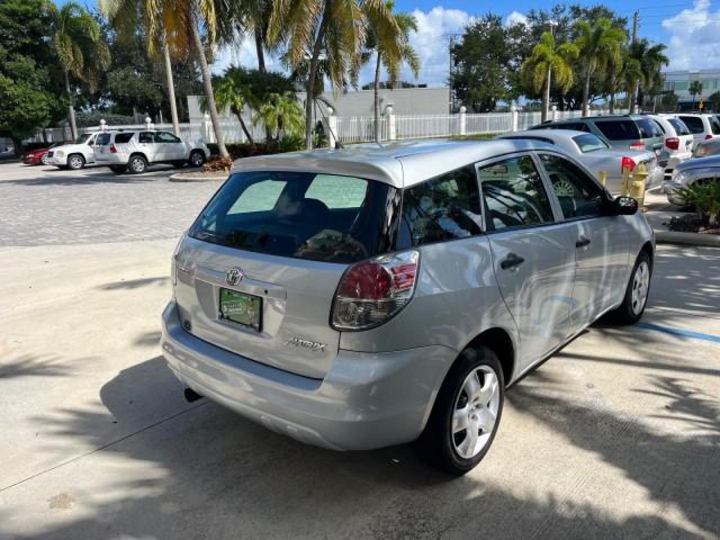 2006 Silver Streak Mica /Dark Gray Toyota Matrix AUTO AC LOW MILES 60,330 (2T1KR32E96C) with an 1.8L DOHC 16-Valve 4-Cyl Engine engine, Automatic transmission, located at 4701 North Dixie Hwy, Pompano Beach, FL, 33064, (954) 422-2889, 26.240938, -80.123474 - OUR WEBPAGE FLORIDACARS1.COM HAS OVER 100 PHOTOS AND FREE CARFAX LINK 2006 TOYOTA MATRIX ROAD READY 1.8L I4 VIN: 2T1KR32E96C593087 NO ACCIDENTS HATCHBACK 4 DR 19 SERVICE RECORDS 1.8L I4 F DOHC 16V 34 MPG GASOLINE POWER MIRRORS FRONT WHEEL DRIVE Anti-Theft System FWD Front Bucket Seats [AB] ANTI-LOCK - Photo#7